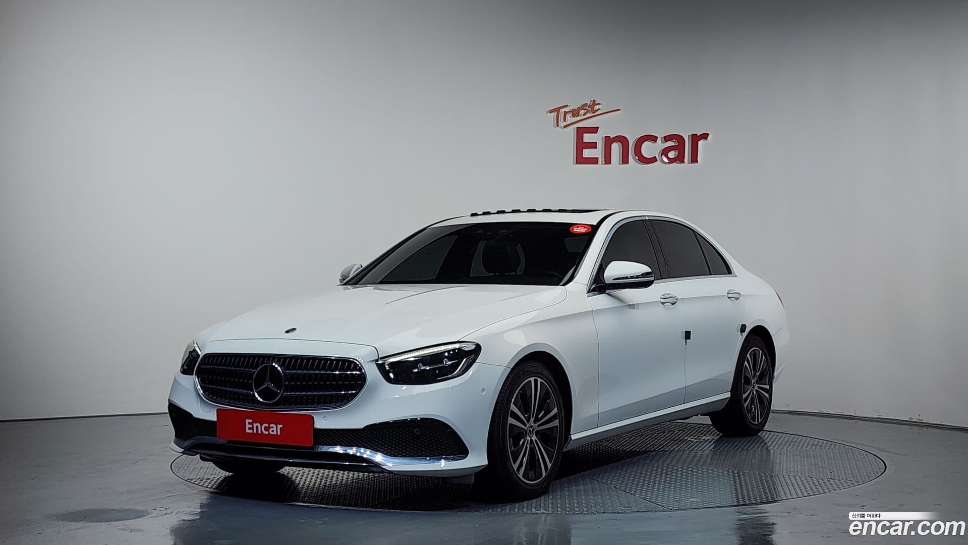 Main__Slider__Photo:E-Class Mercedes-Benz 2021.4-0