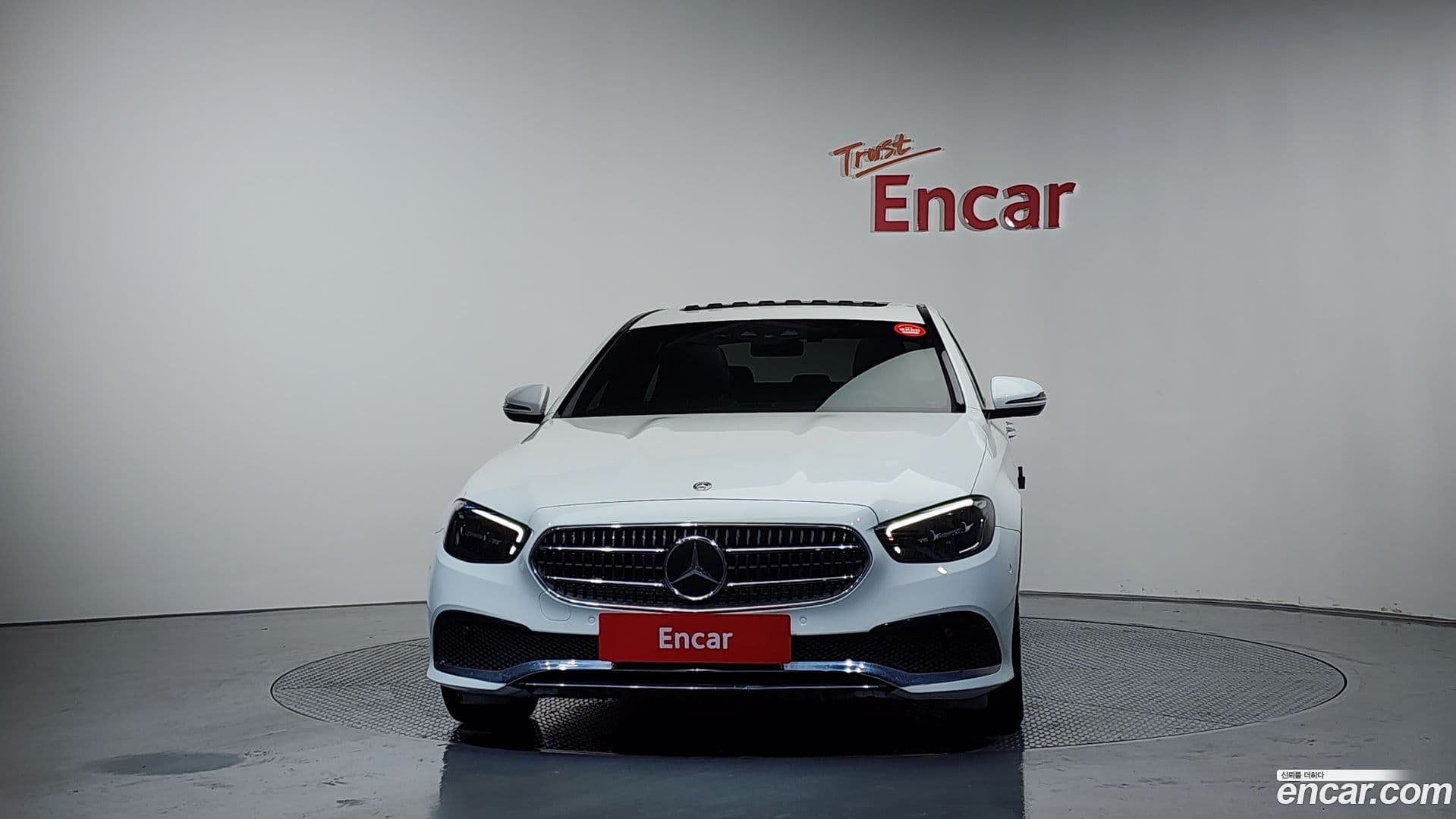 Main__Slider__Photo:E-Class Mercedes-Benz 2021.4-2