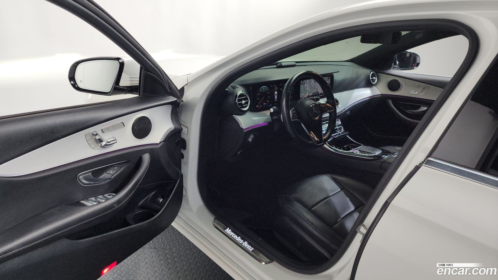 Main__Slider__Photo:E-Class Mercedes-Benz 2021.4-9