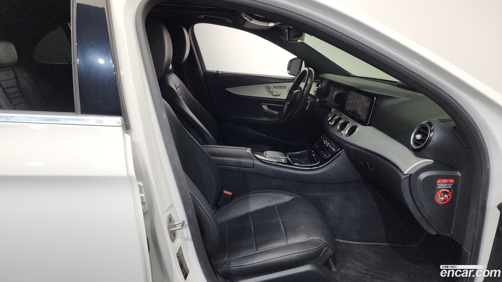 Main__Slider__Photo:E-Class Mercedes-Benz 2021.4-10