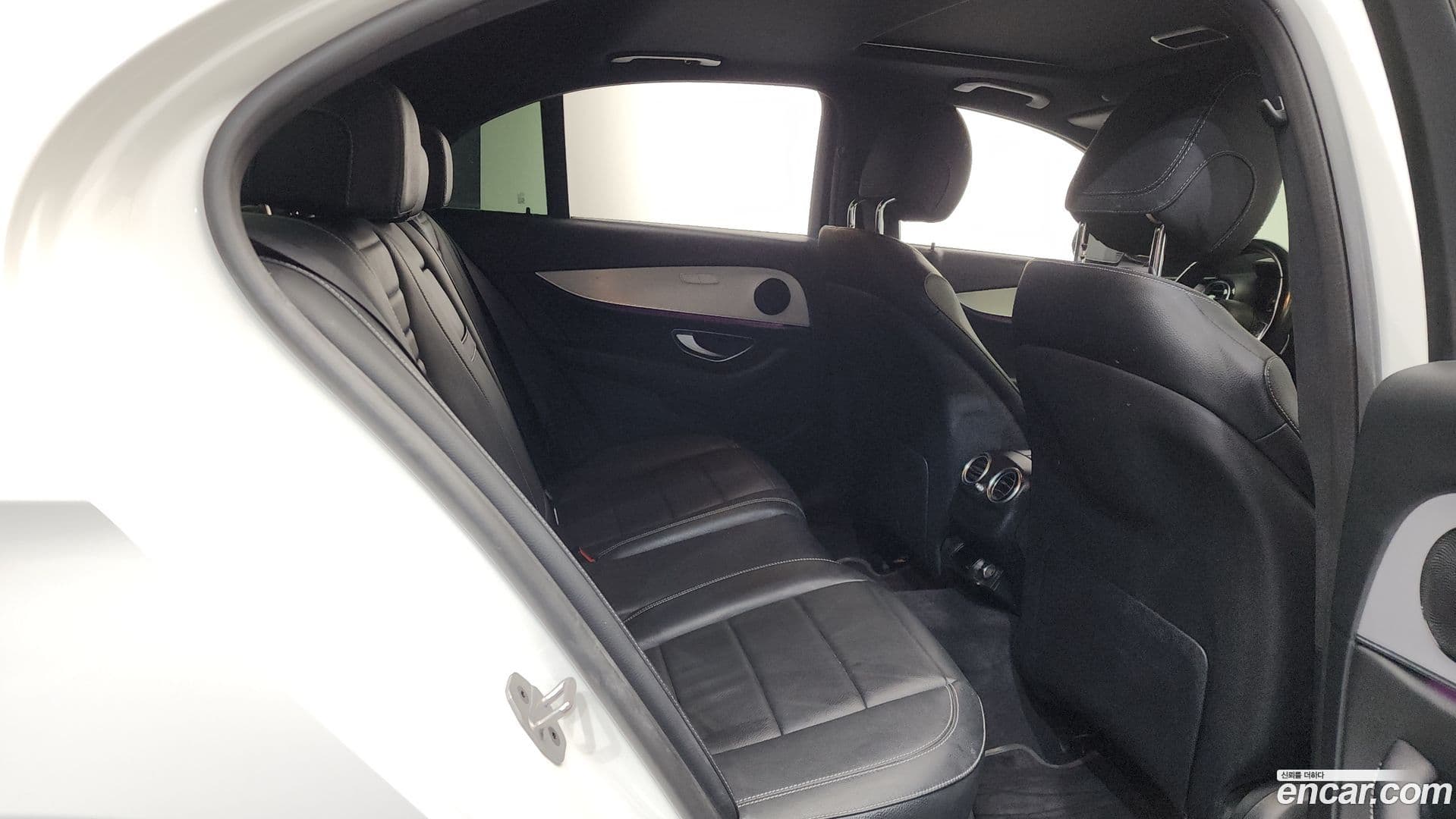 Main__Slider__Photo:E-Class Mercedes-Benz 2021.4-11