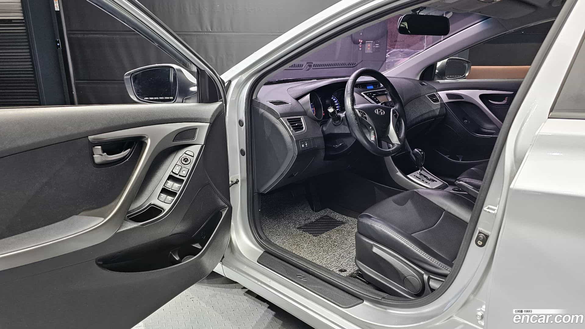 AVANTE Hyundai 2010.9-INNER-010