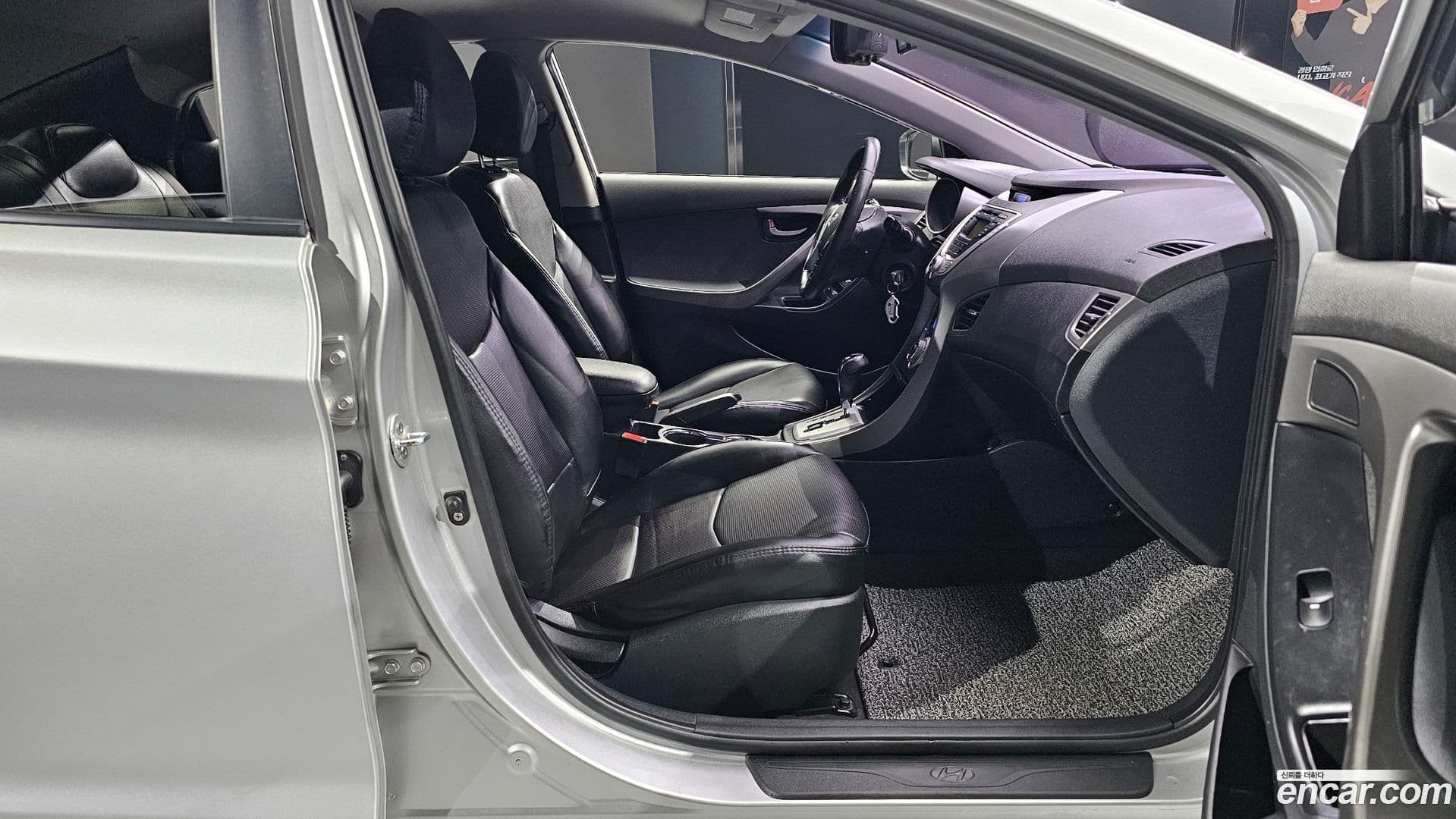 Main__Slider__Photo:AVANTE Hyundai 2010.9-10