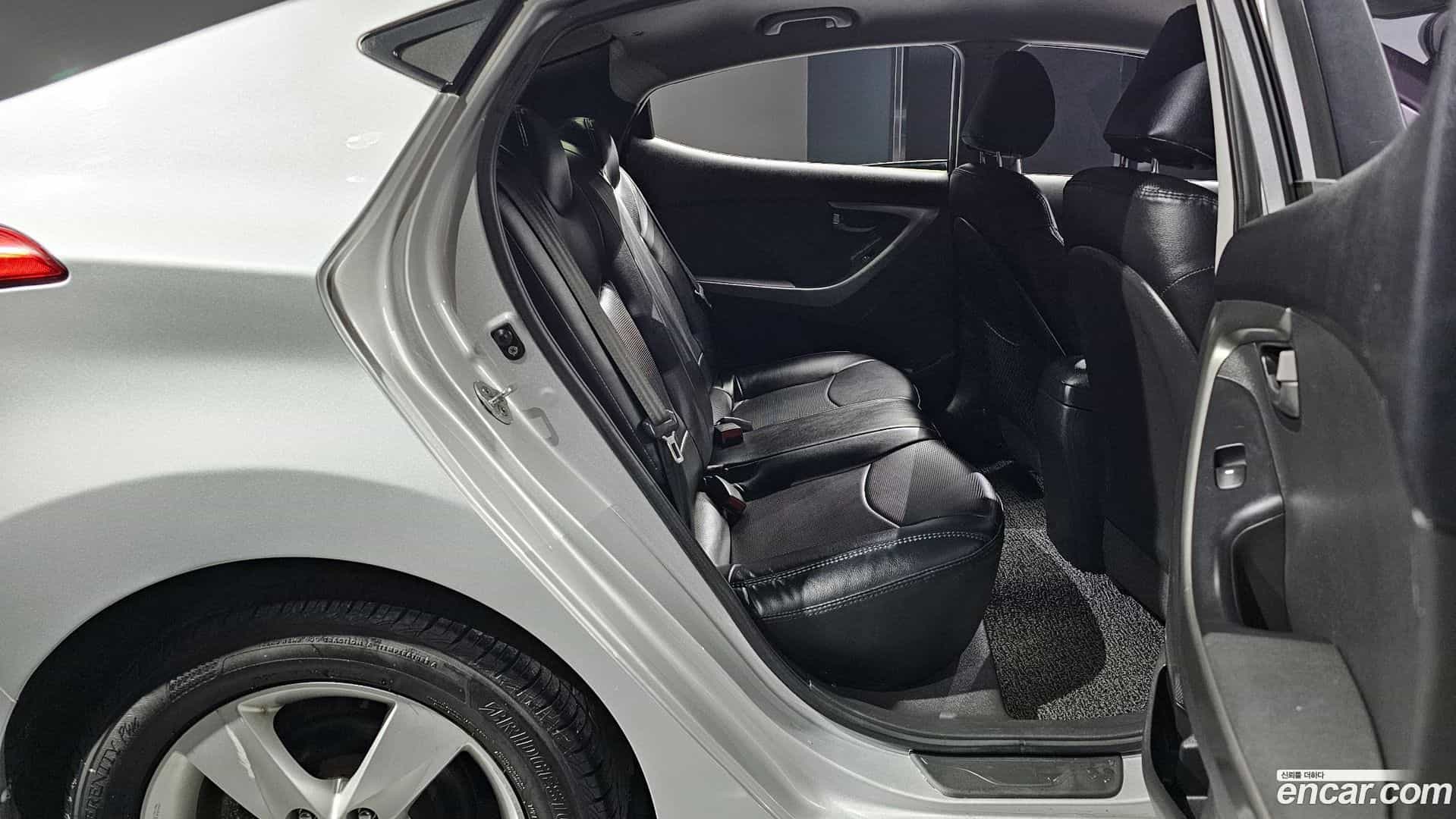 AVANTE Hyundai 2010.9-OPTION-016