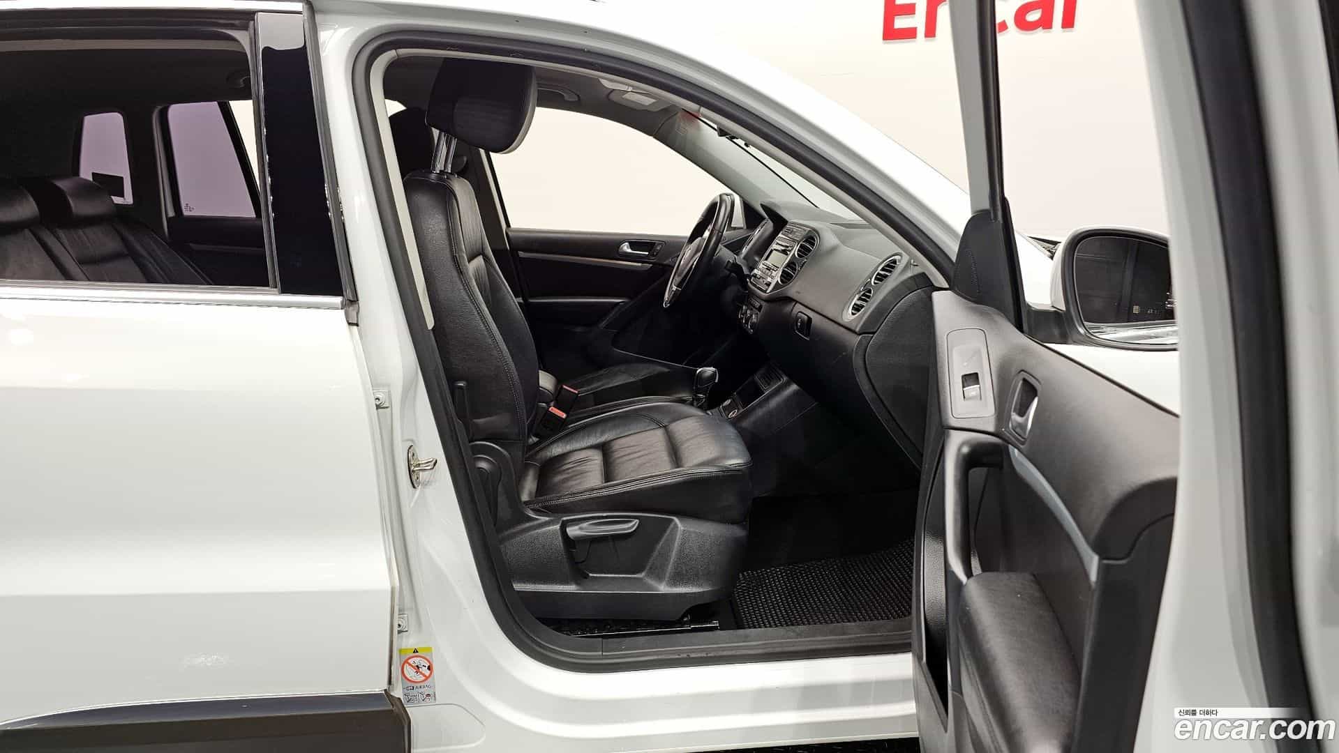 Tiguan Volkswagen 2015.11-OPTION-015