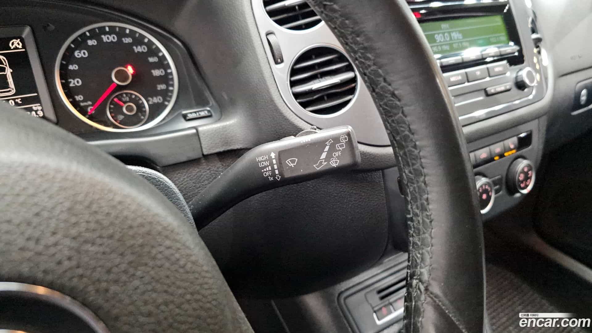 Tiguan Volkswagen 2015.11-OPTION-020