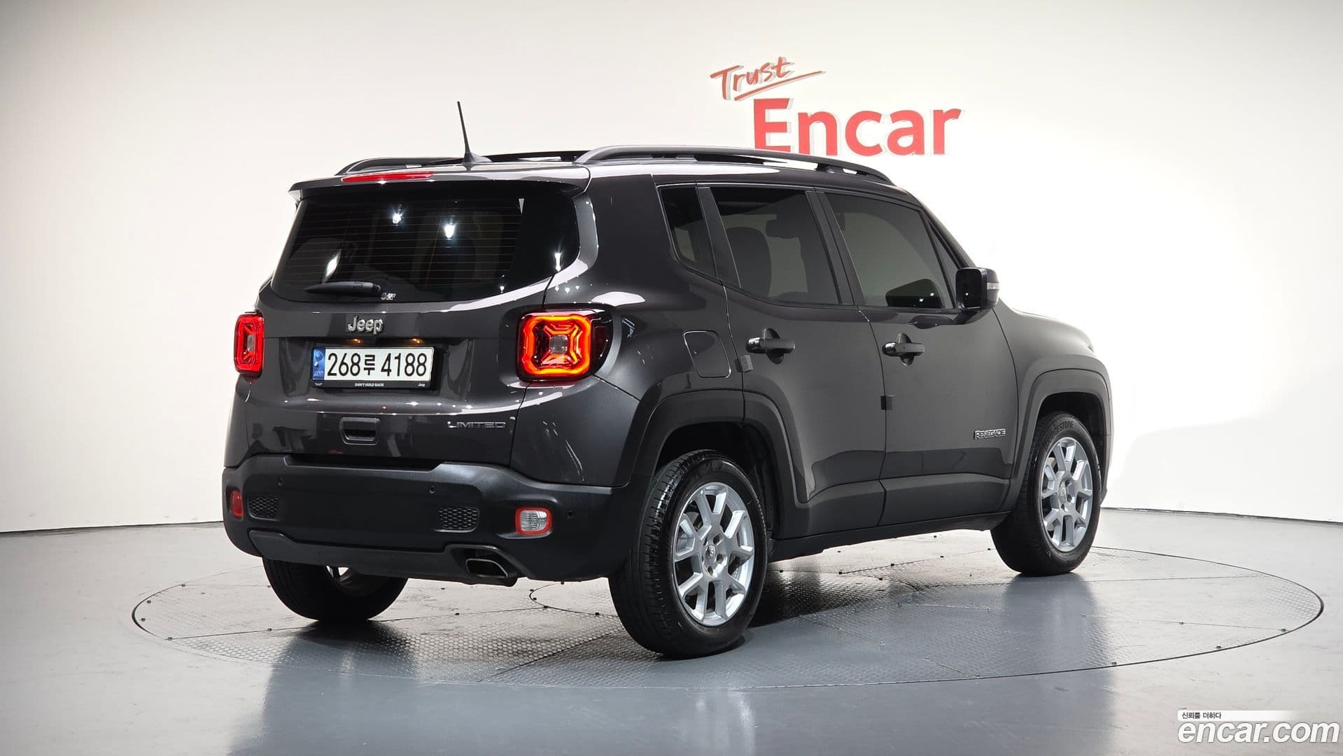 Main__Slider__Photo:Renegade Jeep 2021.2-1