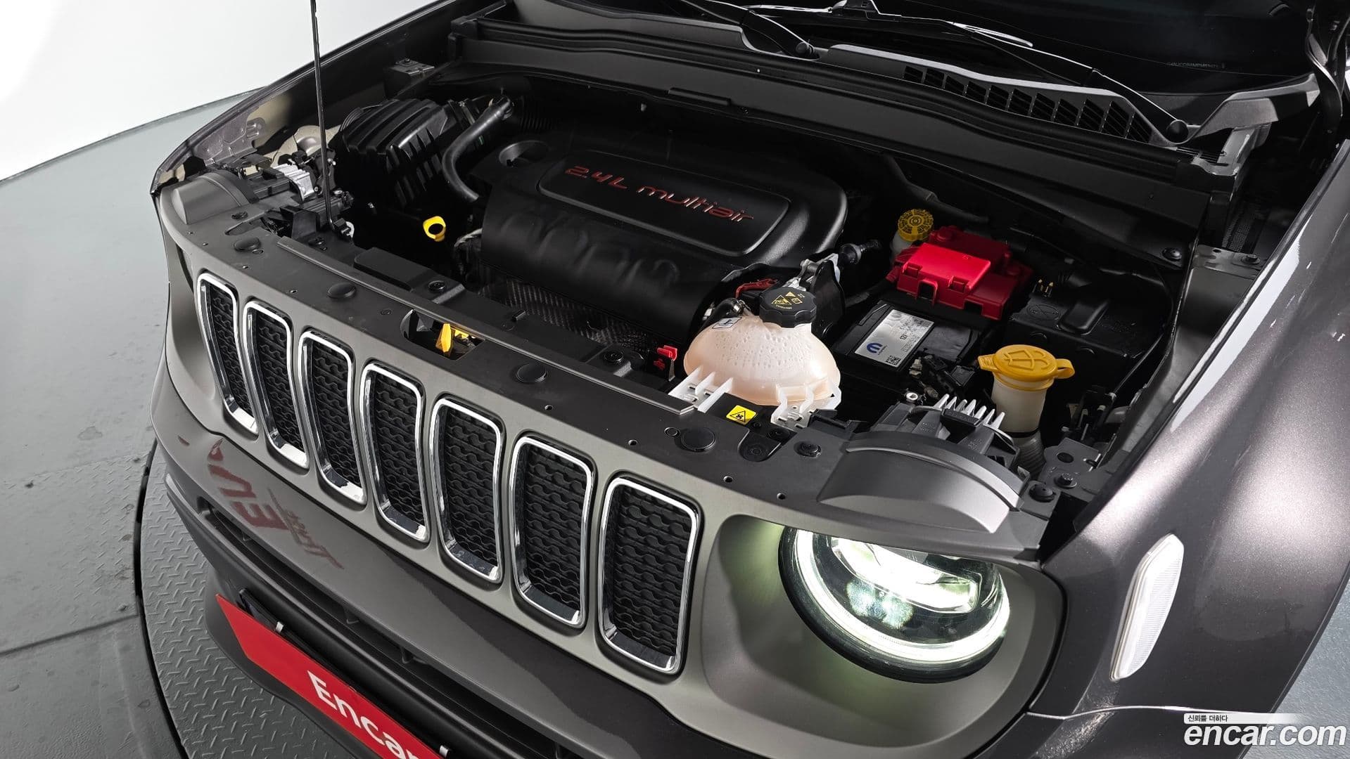 Main__Slider__Photo:Renegade Jeep 2021.2-5