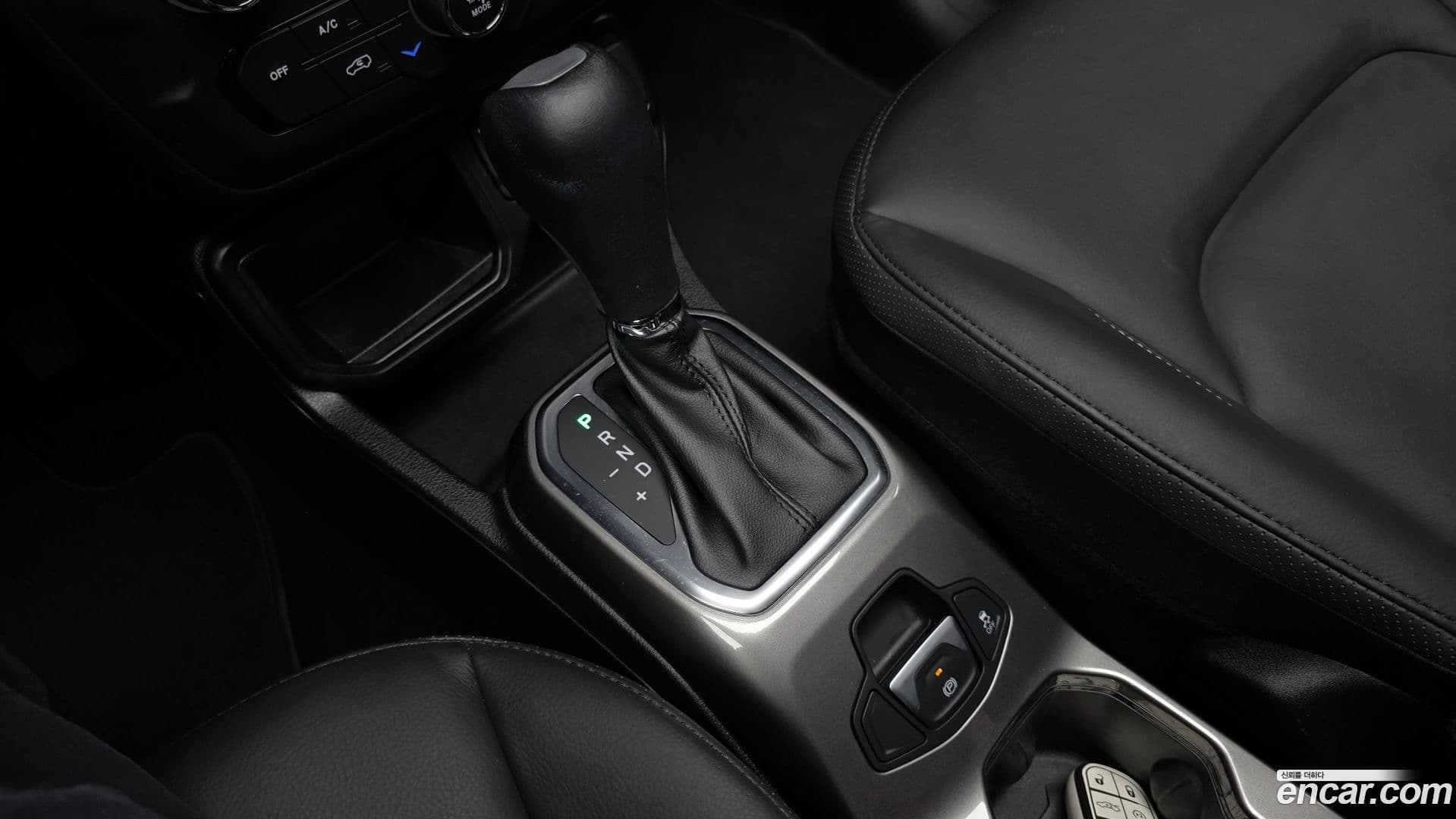 Main__Slider__Photo:Renegade Jeep 2021.2-8