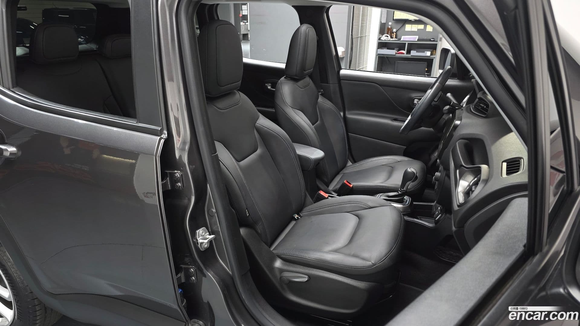 Main__Slider__Photo:Renegade Jeep 2021.2-9