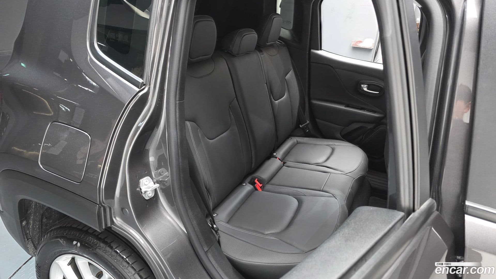 Main__Slider__Photo:Renegade Jeep 2021.2-11