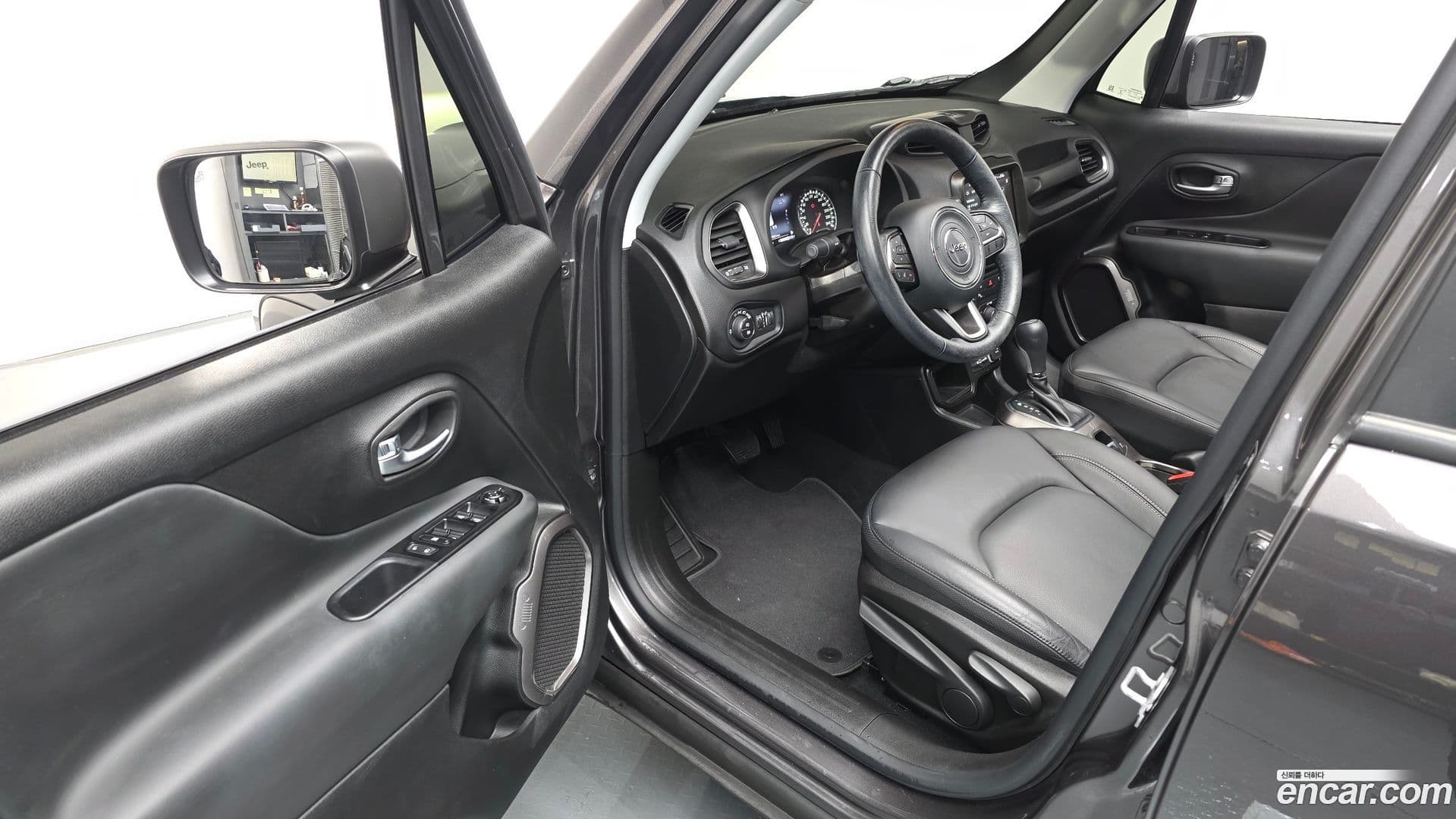 Main__Slider__Photo:Renegade Jeep 2021.2-12