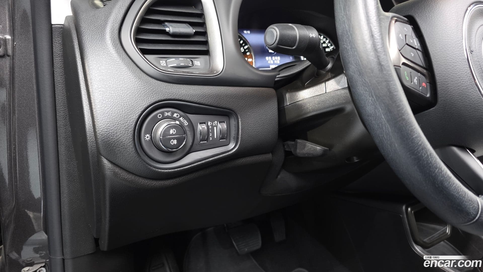 Main__Slider__Photo:Renegade Jeep 2021.2-13