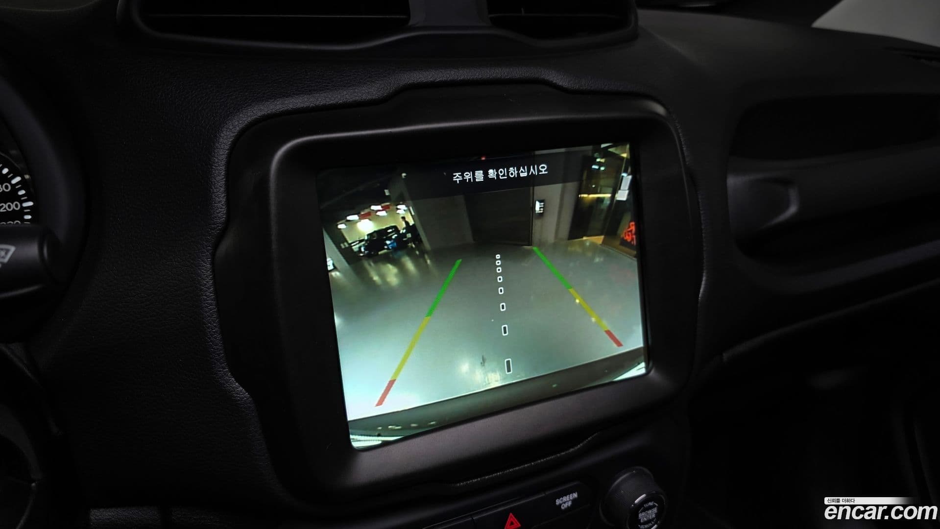 Main__Slider__Photo:Renegade Jeep 2021.2-16