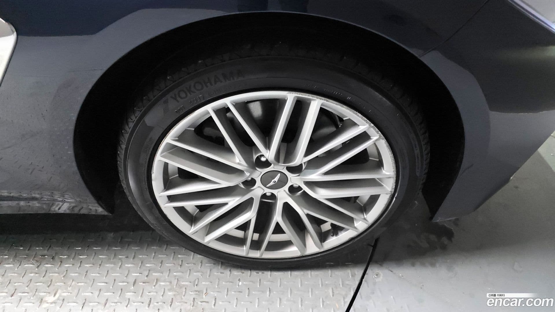 Main__Slider__Photo:G70 Genesis 2019.4-5