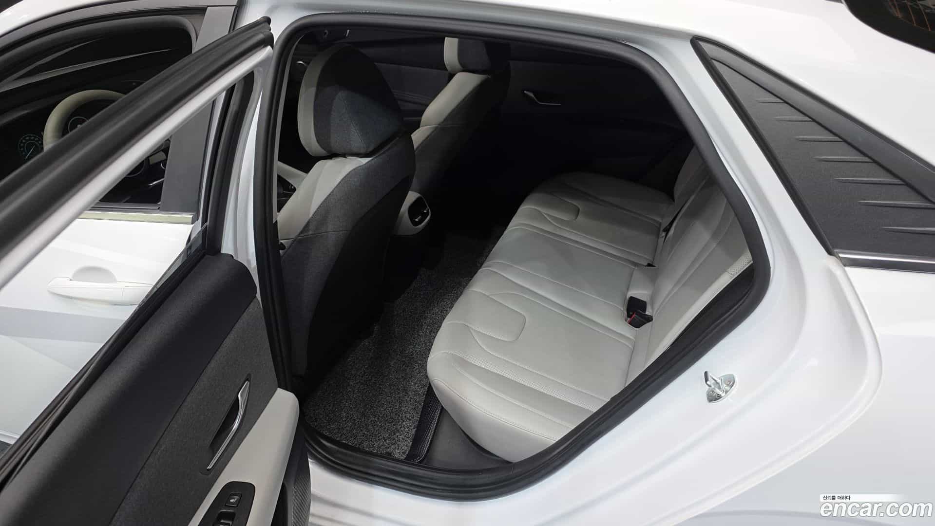 AVANTE Hyundai 2020.5-OPTION-015