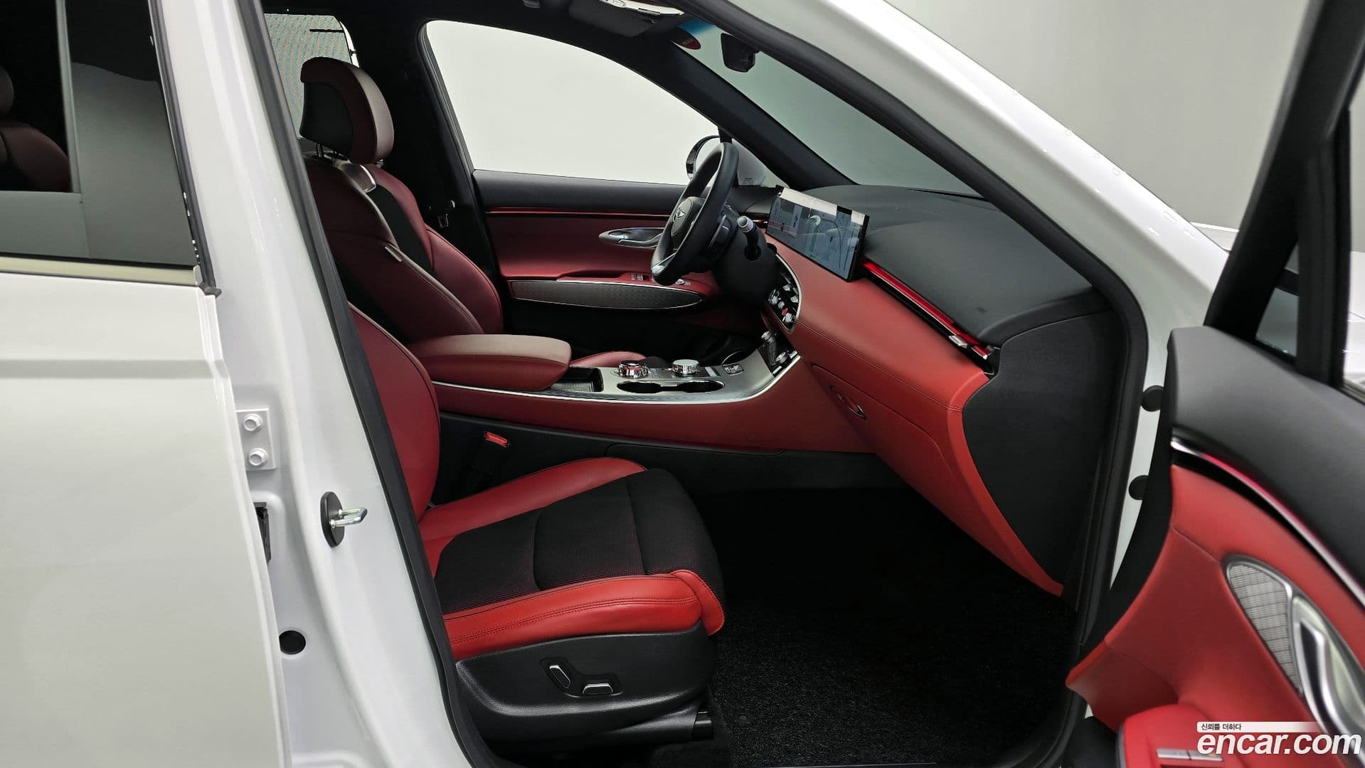 Main__Slider__Photo:GV70 Genesis 2024.10-9