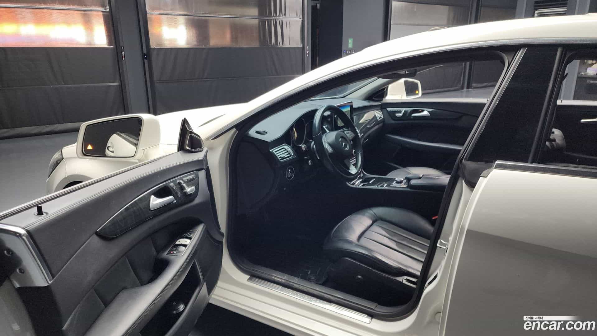 CLS-Class Mercedes-Benz 2016.3-INNER-010