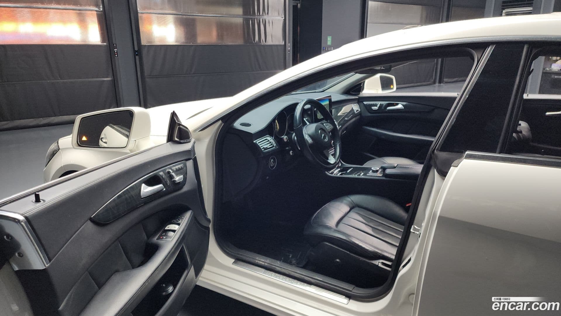 Main__Slider__Photo:CLS-Class Mercedes-Benz 2016.3-9