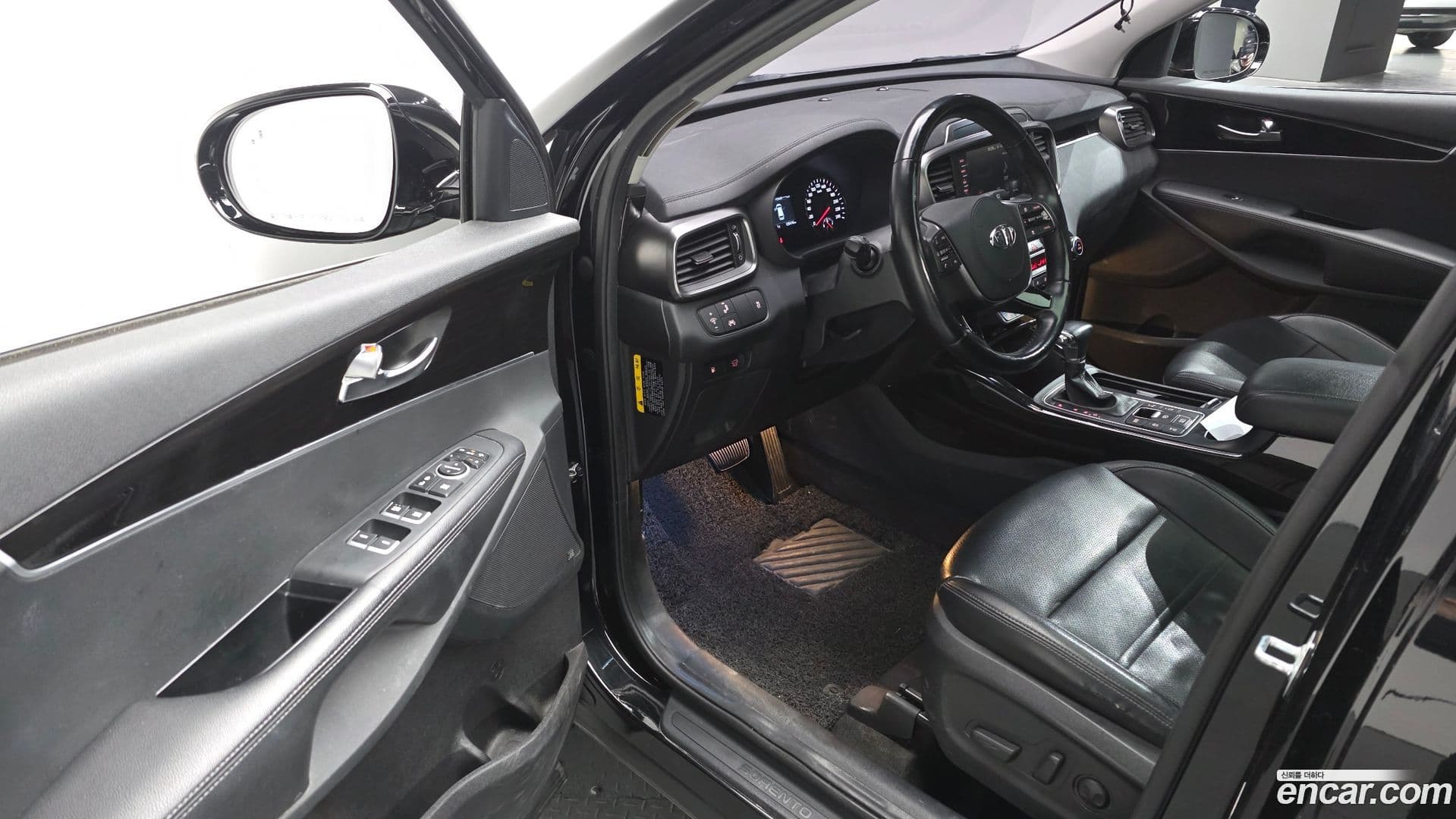 Main__Slider__Photo:Sorento Kia 2018.0-12