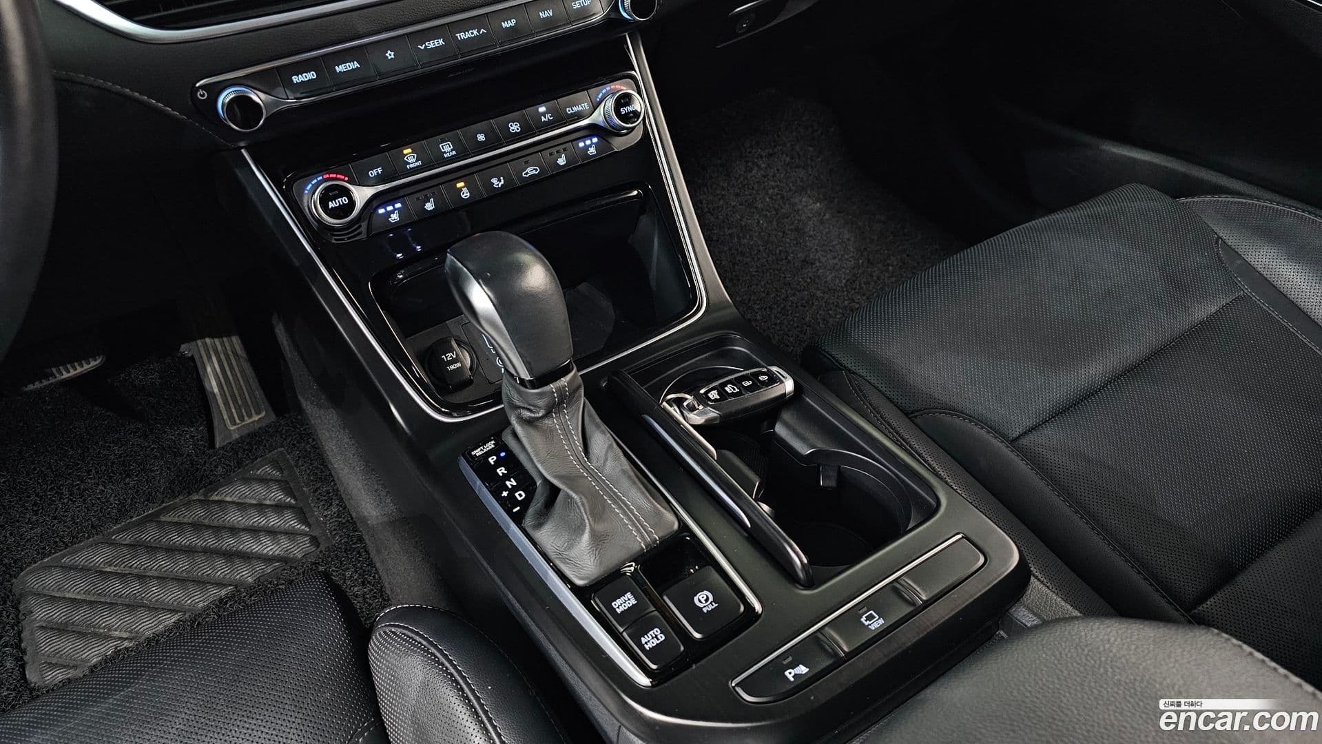 Main__Slider__Photo:Grandeur Hyundai 2018.4-8