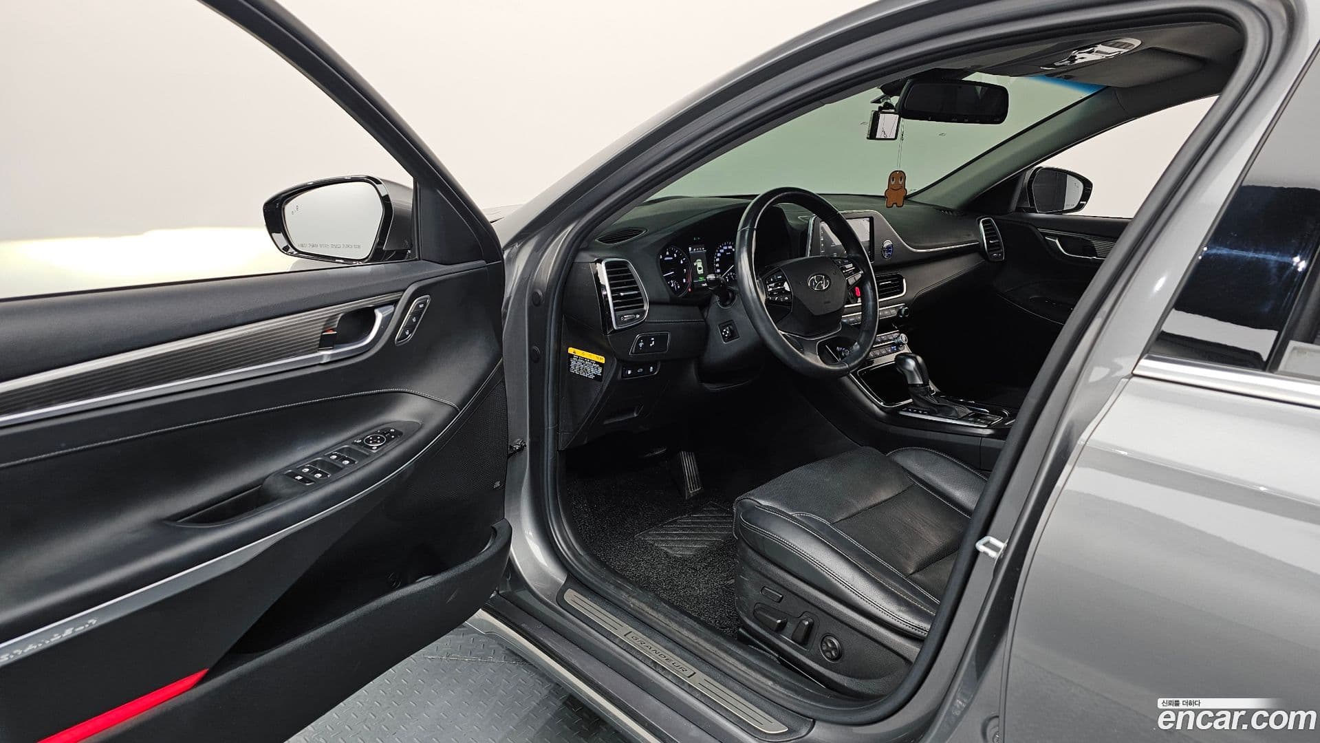 Main__Slider__Photo:Grandeur Hyundai 2018.4-9