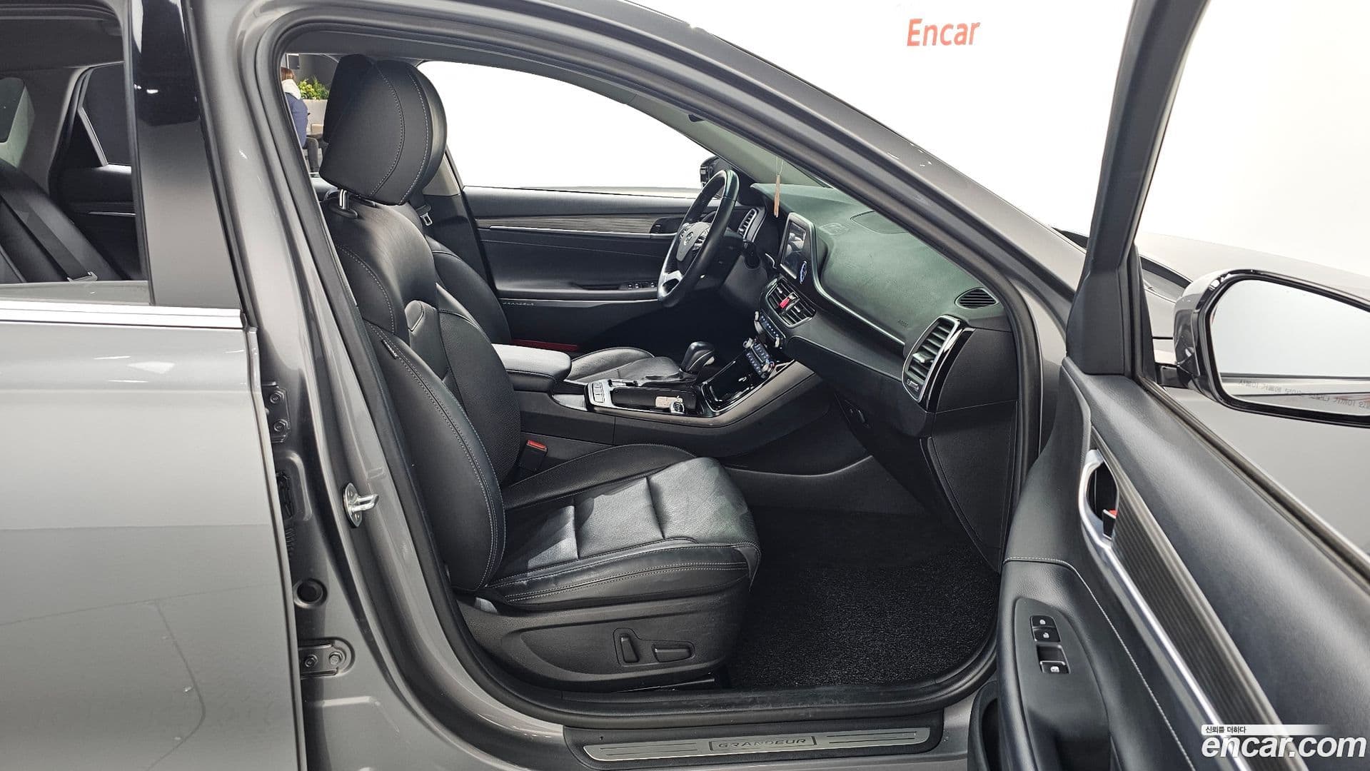 Main__Slider__Photo:Grandeur Hyundai 2018.4-10