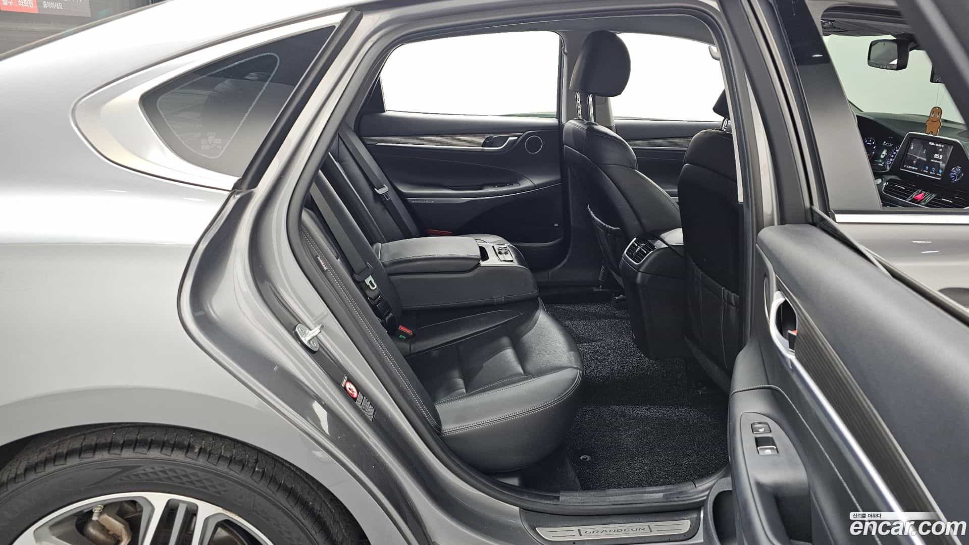 Grandeur Hyundai 2018.4-OPTION-016