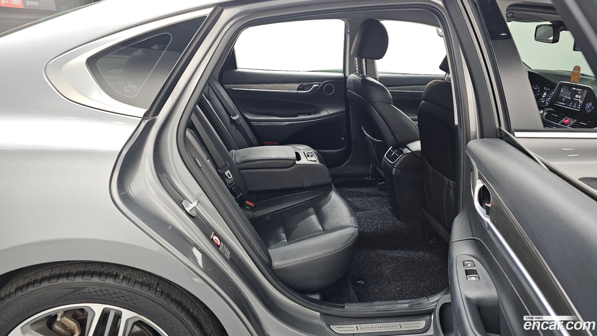 Main__Slider__Photo:Grandeur Hyundai 2018.4-11