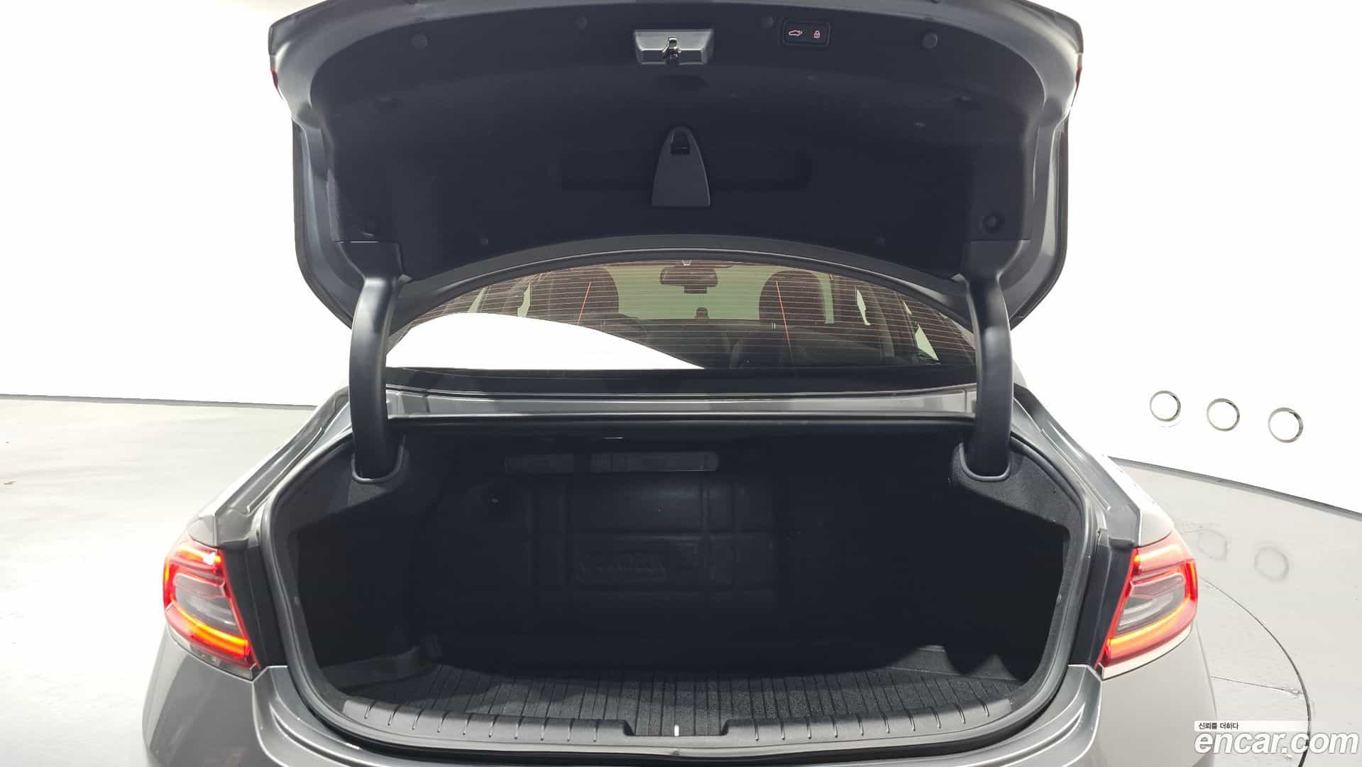 Grandeur Hyundai 2018.4-OPTION-024