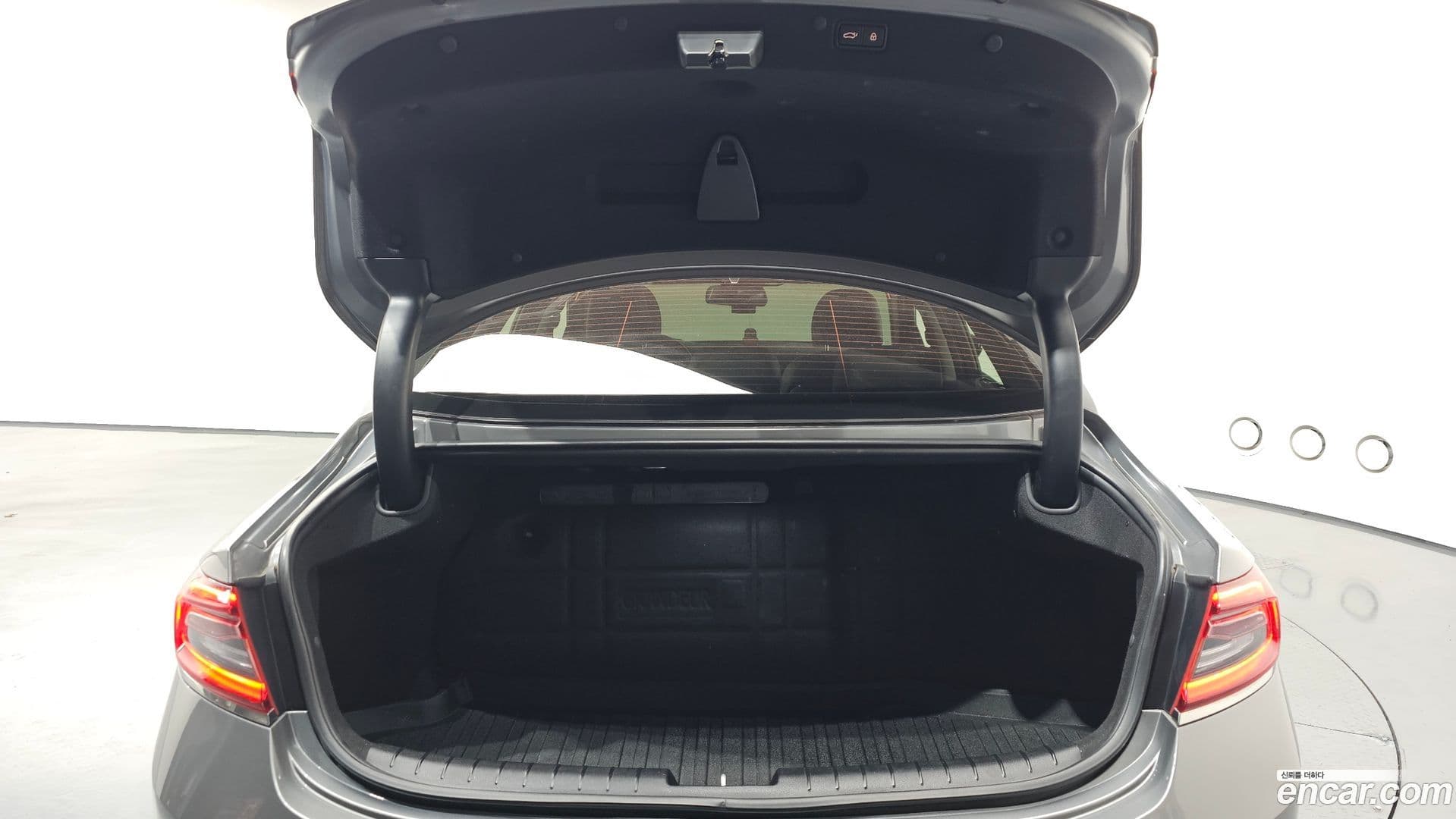 Main__Slider__Photo:Grandeur Hyundai 2018.4-19