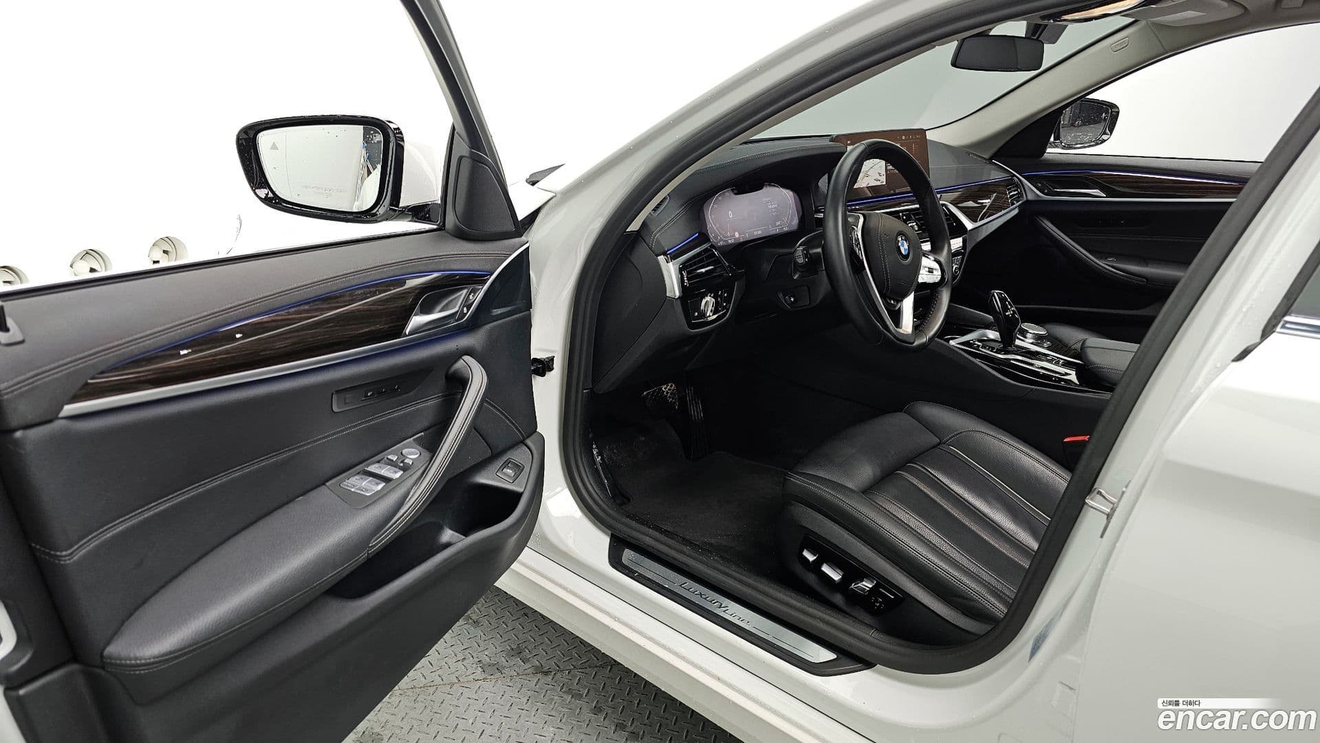 Main__Slider__Photo:5-Series BMW 2022.9-9