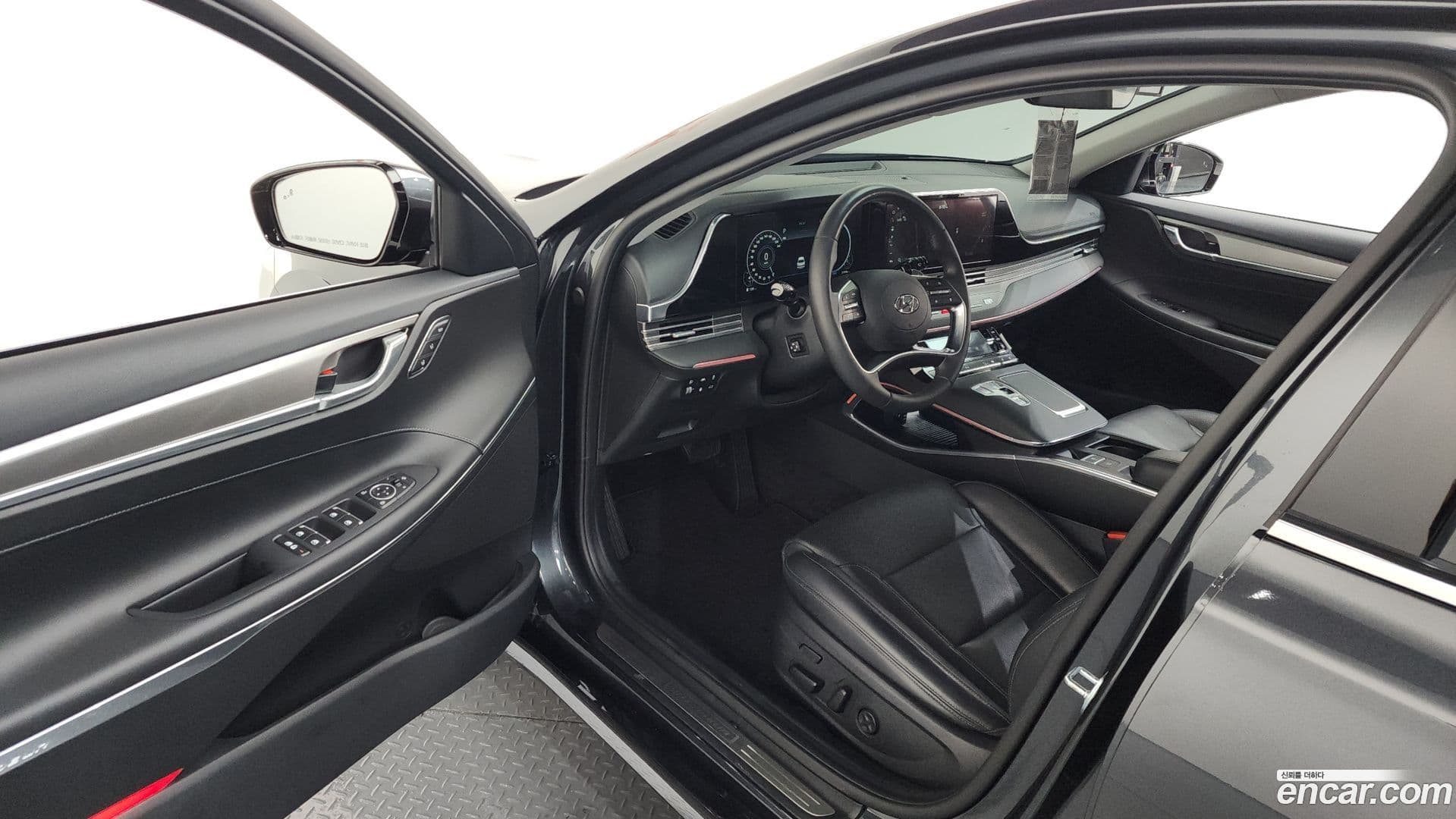 Main__Slider__Photo:Grandeur Hyundai 2020.9-9