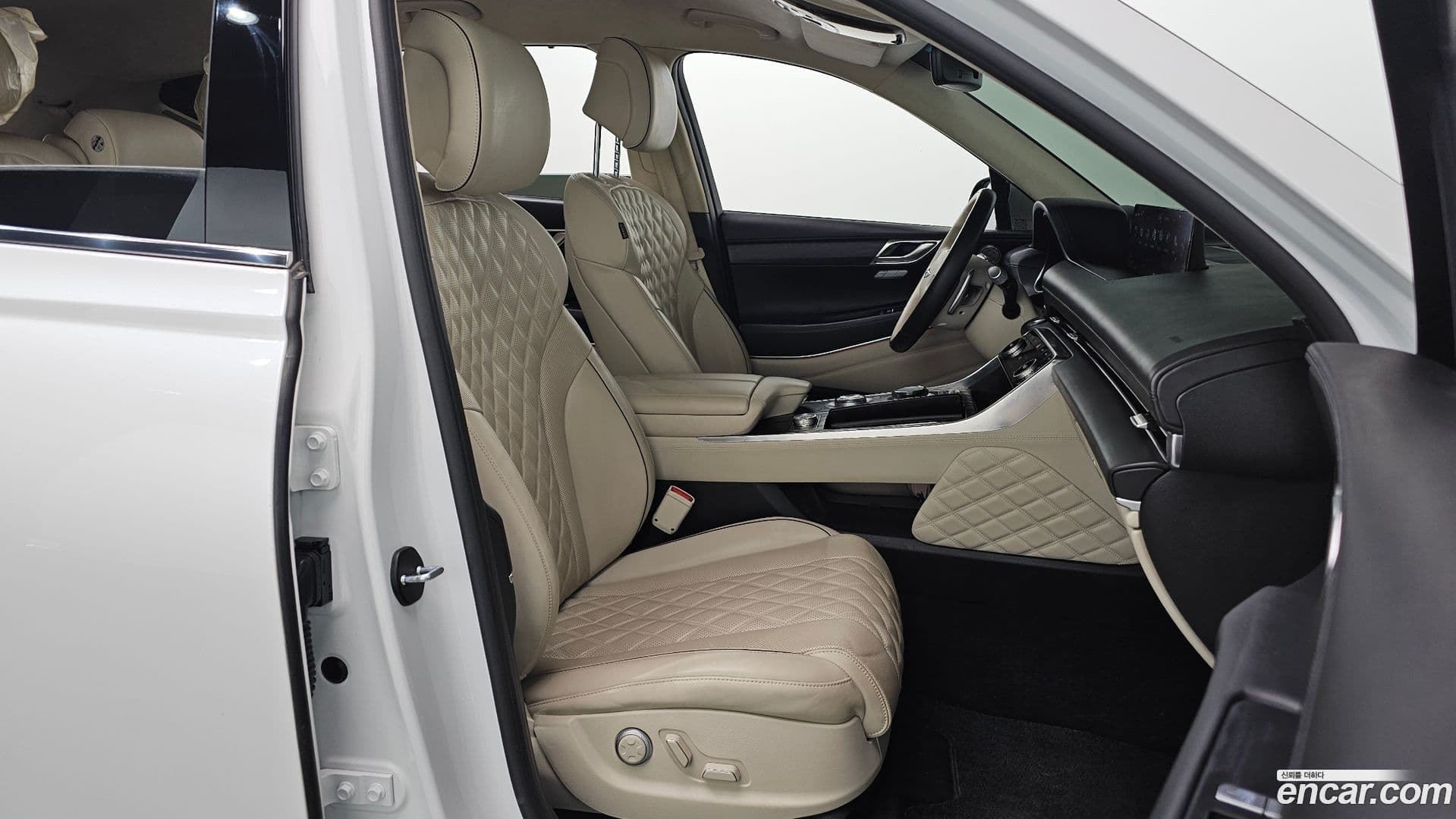 Main__Slider__Photo:GV80 Genesis 2023.8-9