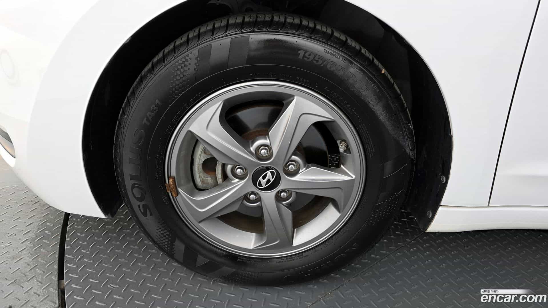 AVANTE Hyundai 2017.7-OUTER-005