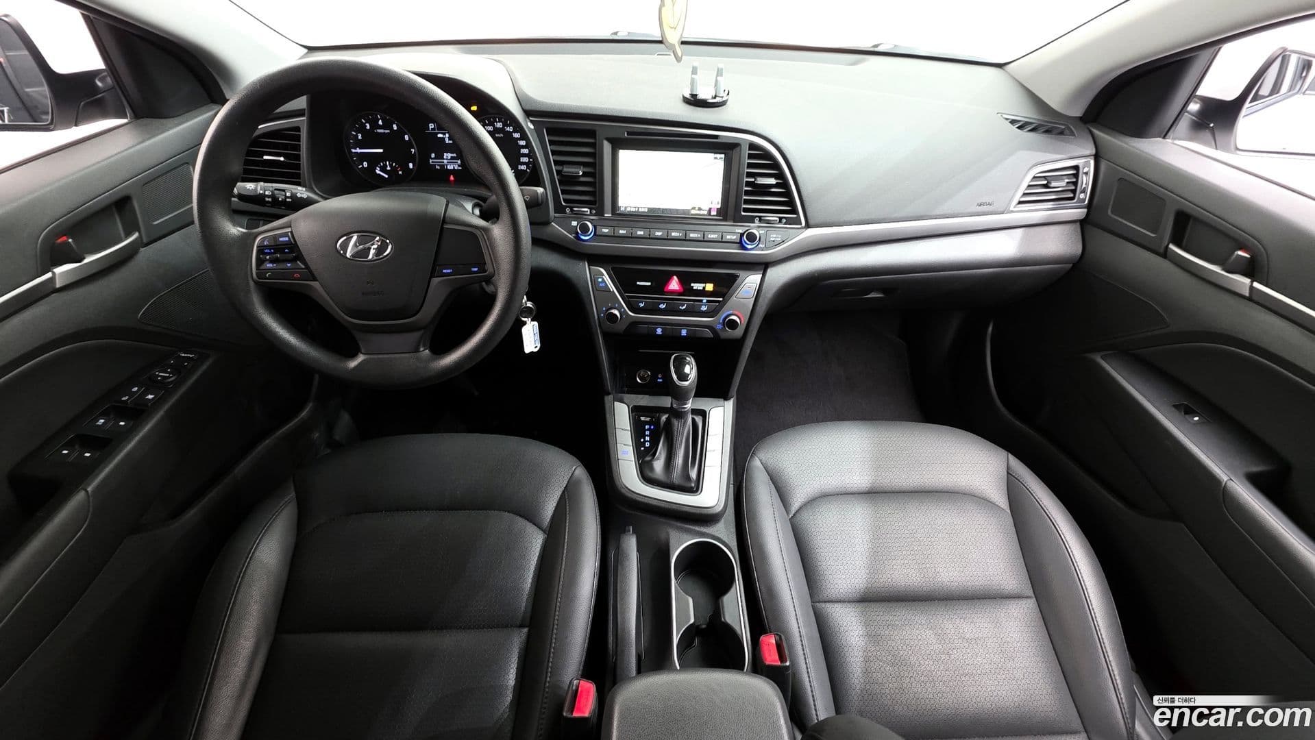 Main__Slider__Photo:AVANTE Hyundai 2017.7-6