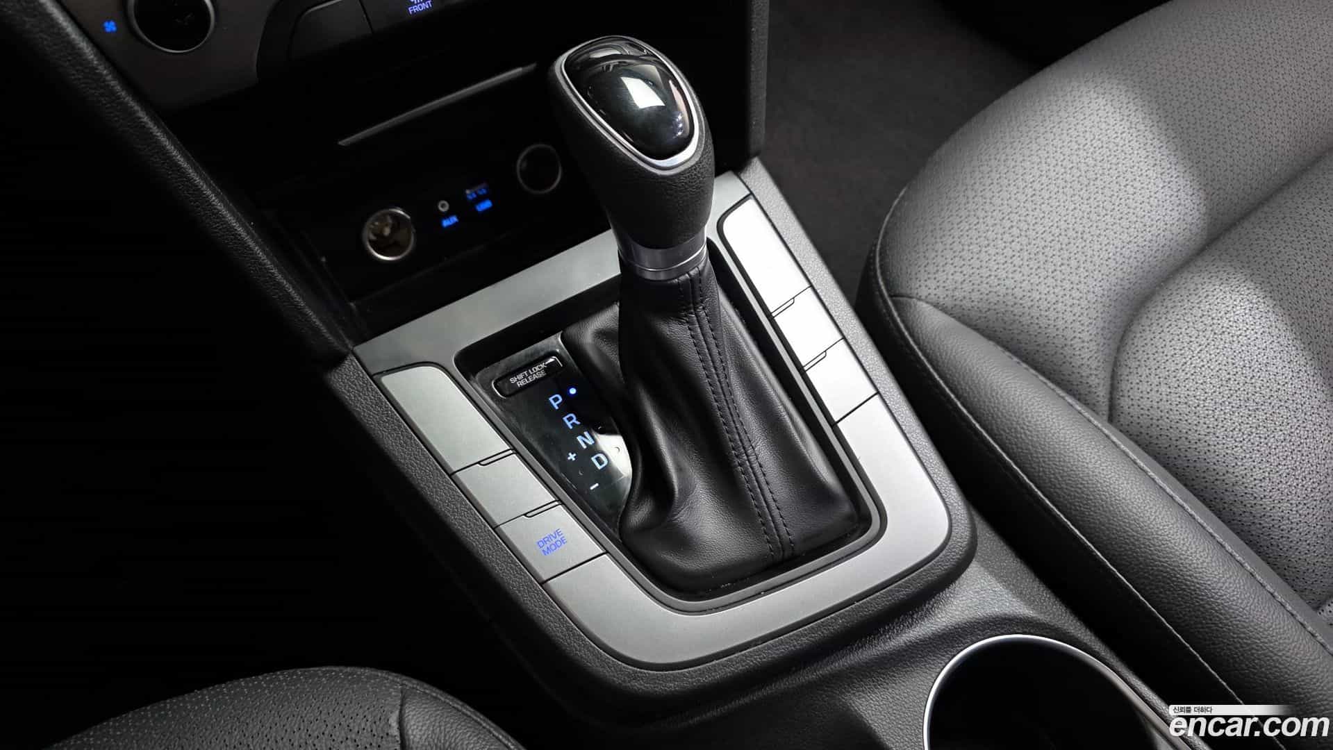 AVANTE Hyundai 2017.7-INNER-009