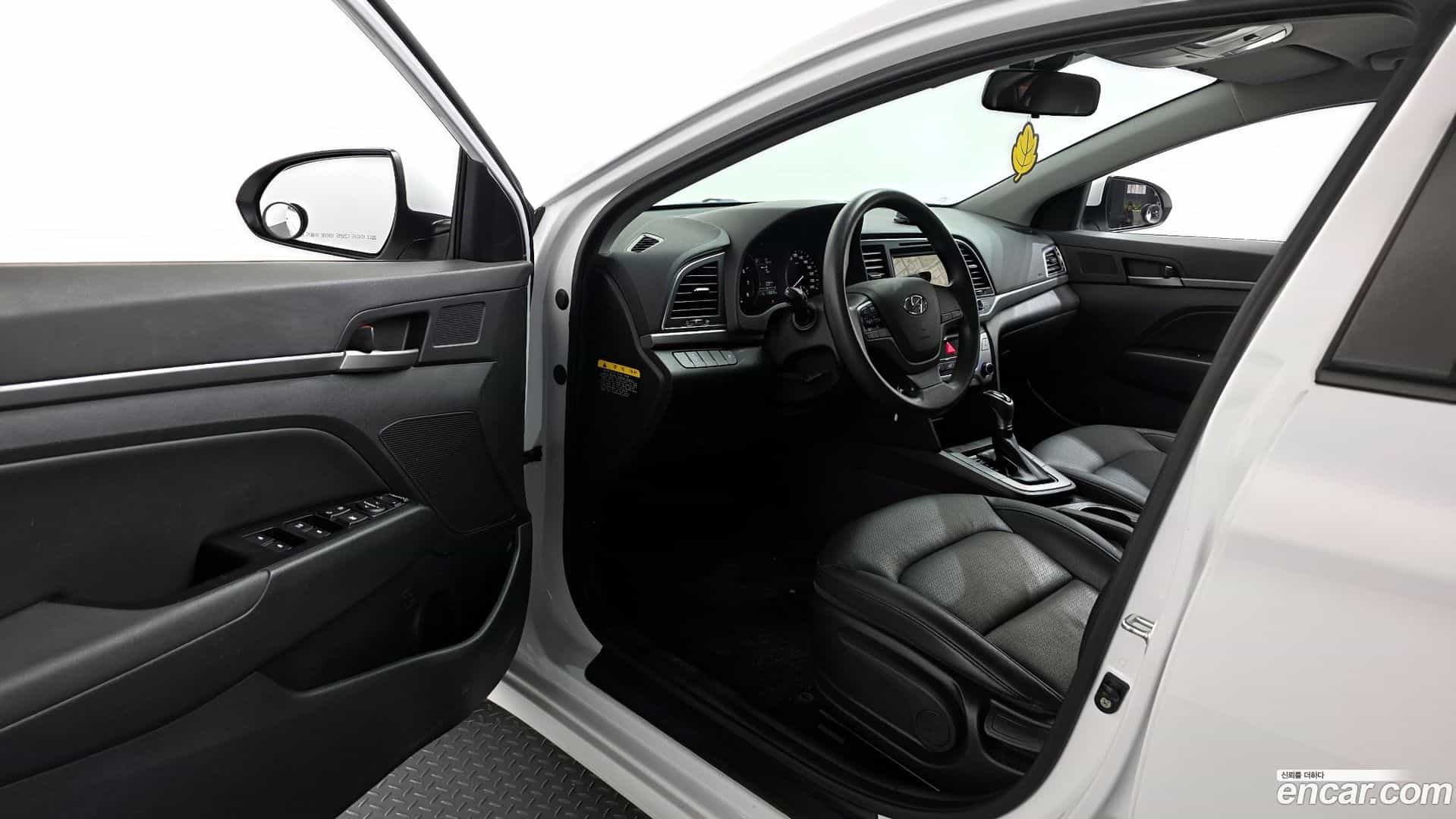 AVANTE Hyundai 2017.7-INNER-010