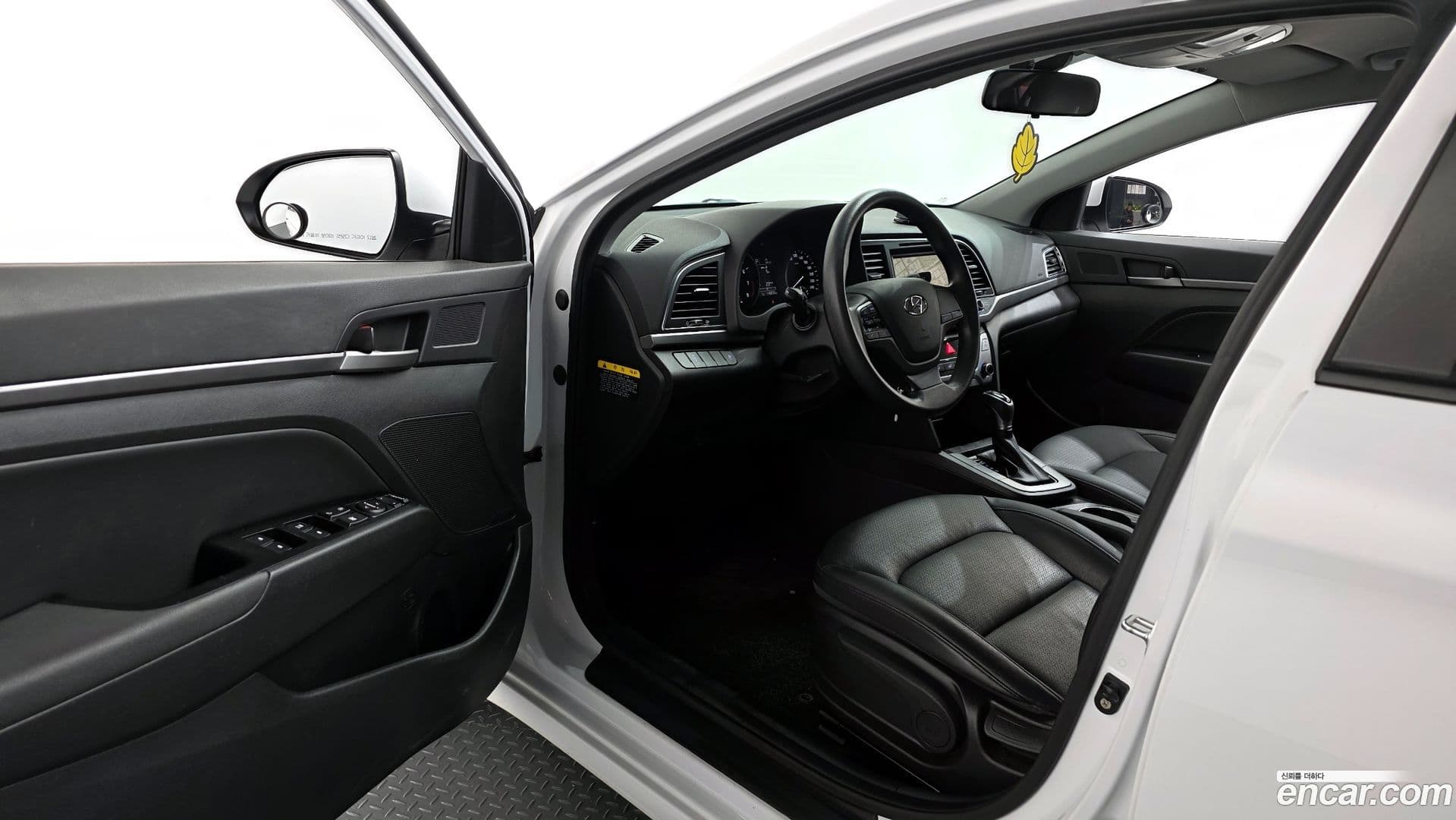 Main__Slider__Photo:AVANTE Hyundai 2017.7-9