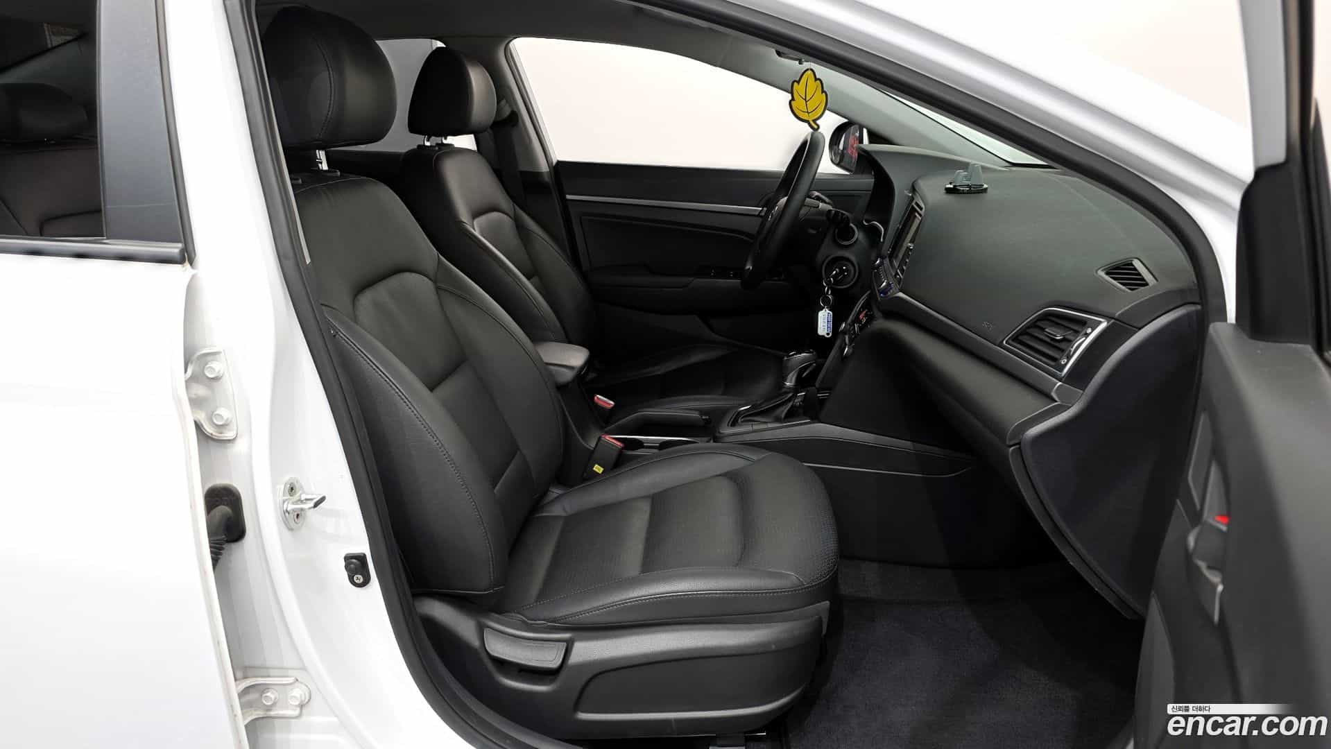 AVANTE Hyundai 2017.7-OPTION-015