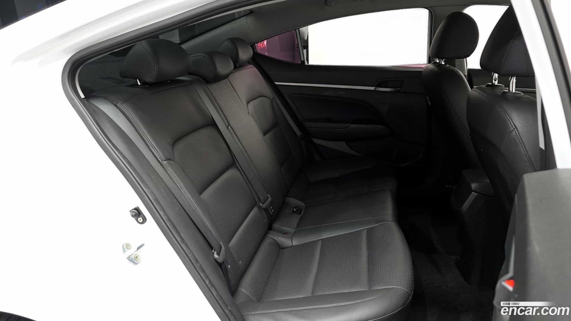 AVANTE Hyundai 2017.7-OPTION-016