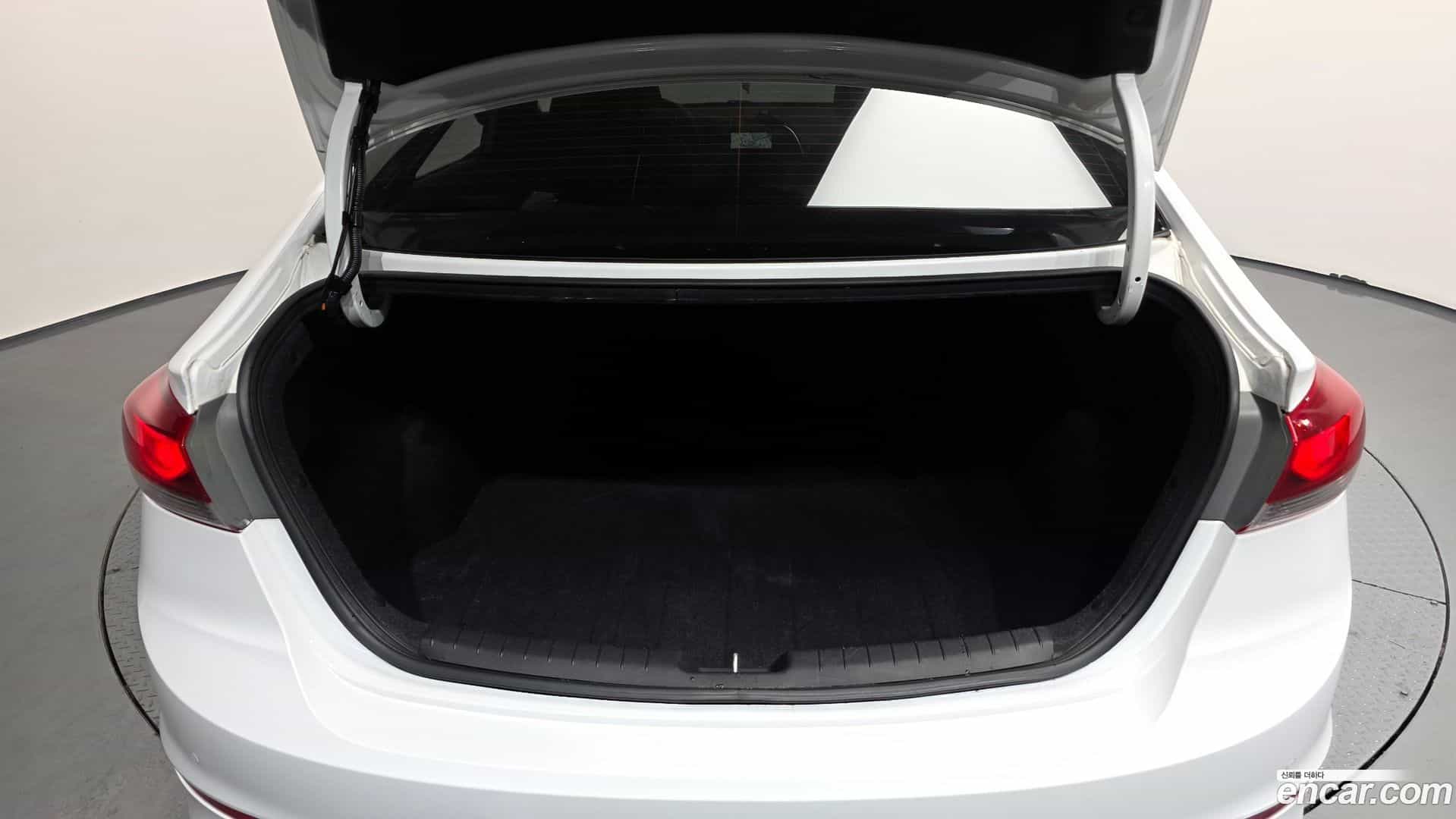 AVANTE Hyundai 2017.7-OPTION-024