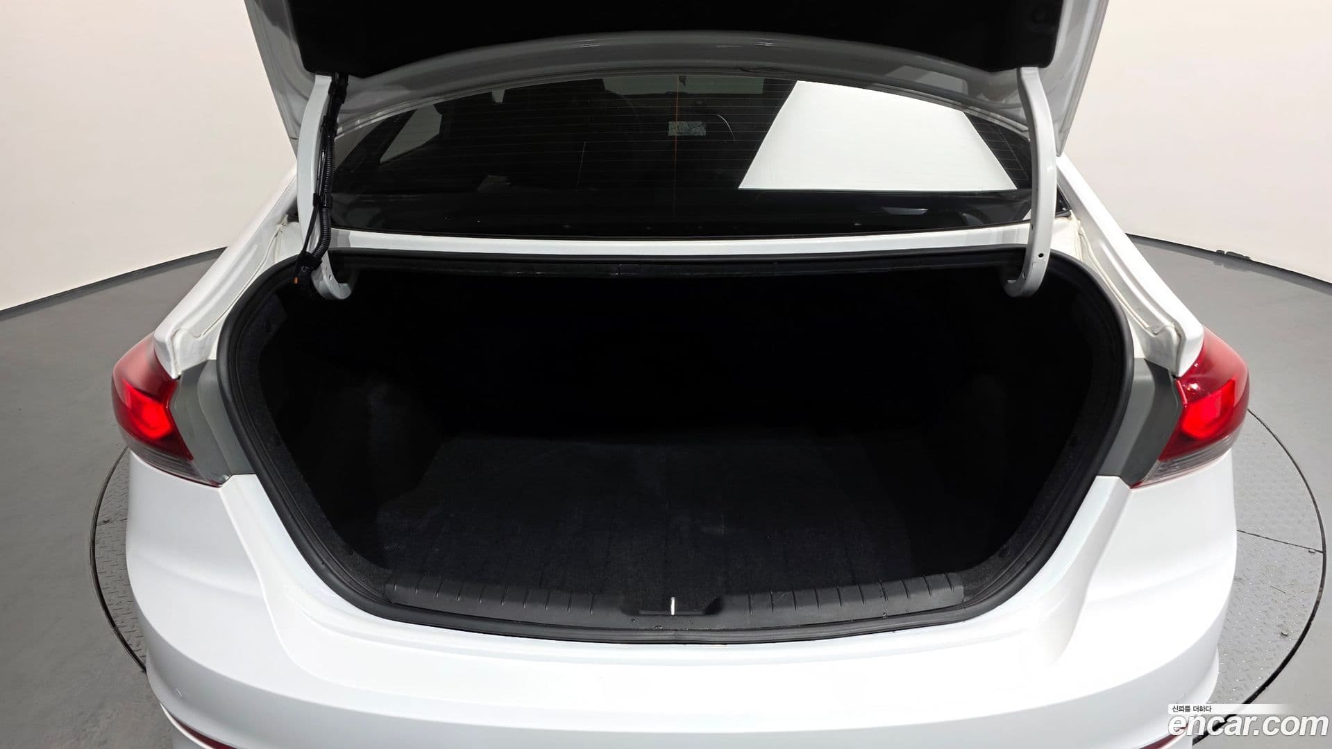 Main__Slider__Photo:AVANTE Hyundai 2017.7-19