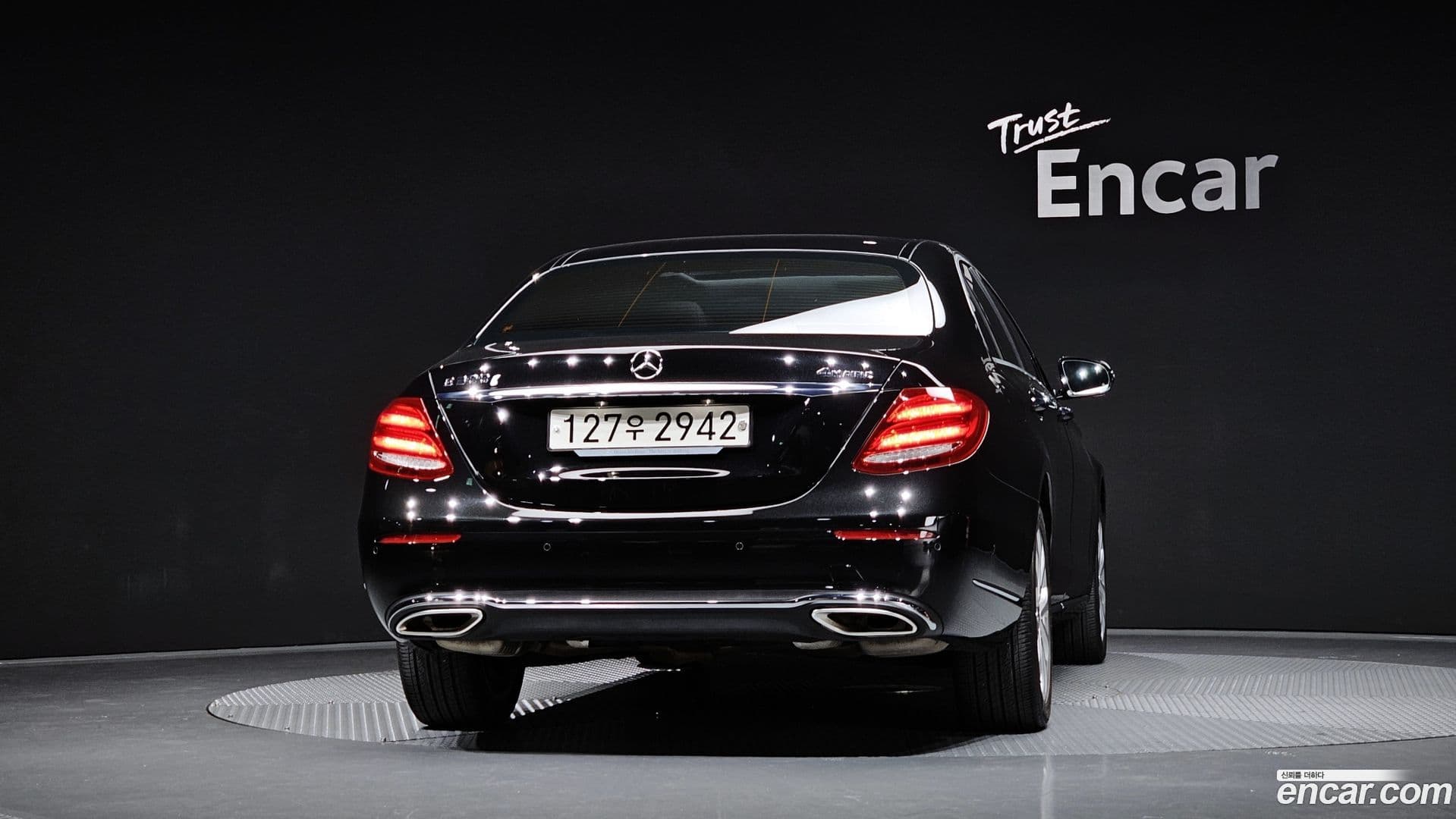 Main__Slider__Photo:E-Class Mercedes-Benz 2018.9-3