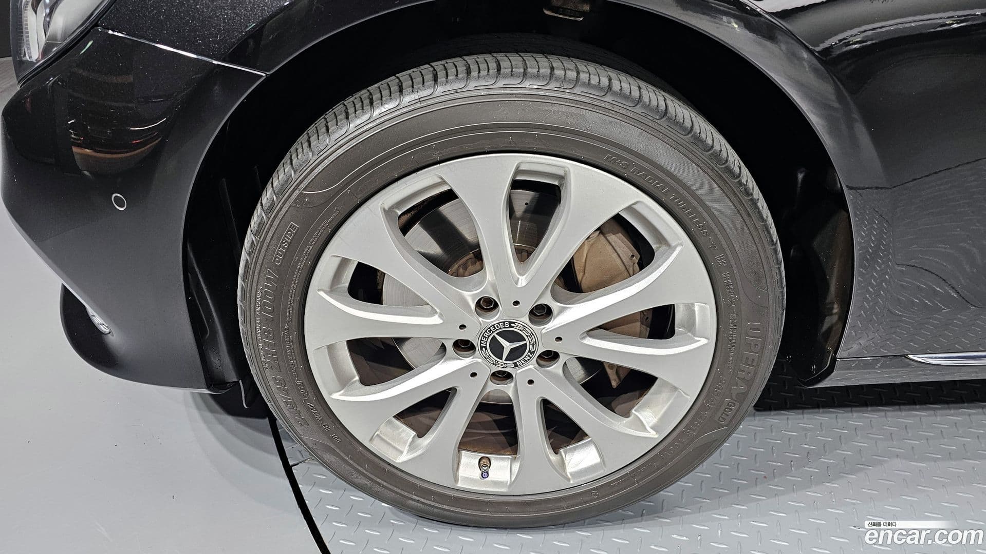 Main__Slider__Photo:E-Class Mercedes-Benz 2018.9-4