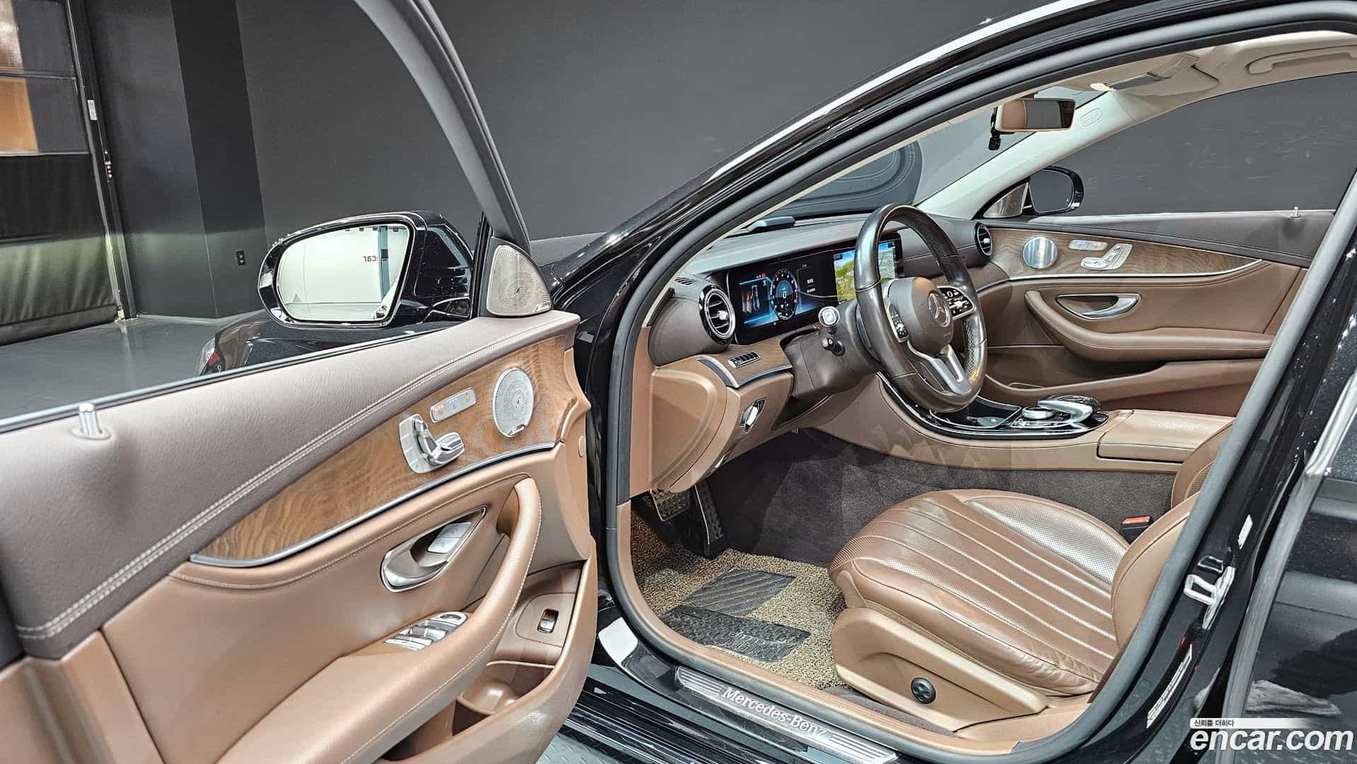 E-Class Mercedes-Benz 2018.9-OPTION-015