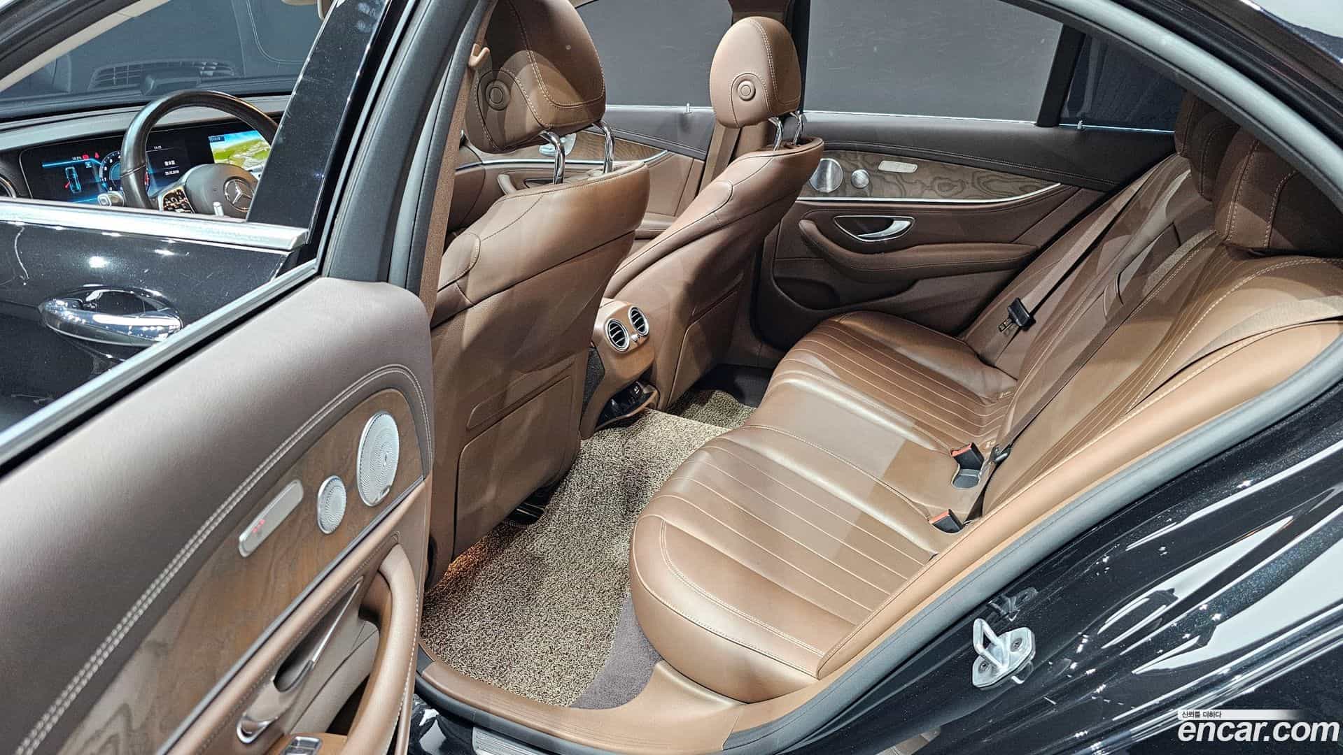 E-Class Mercedes-Benz 2018.9-OPTION-016