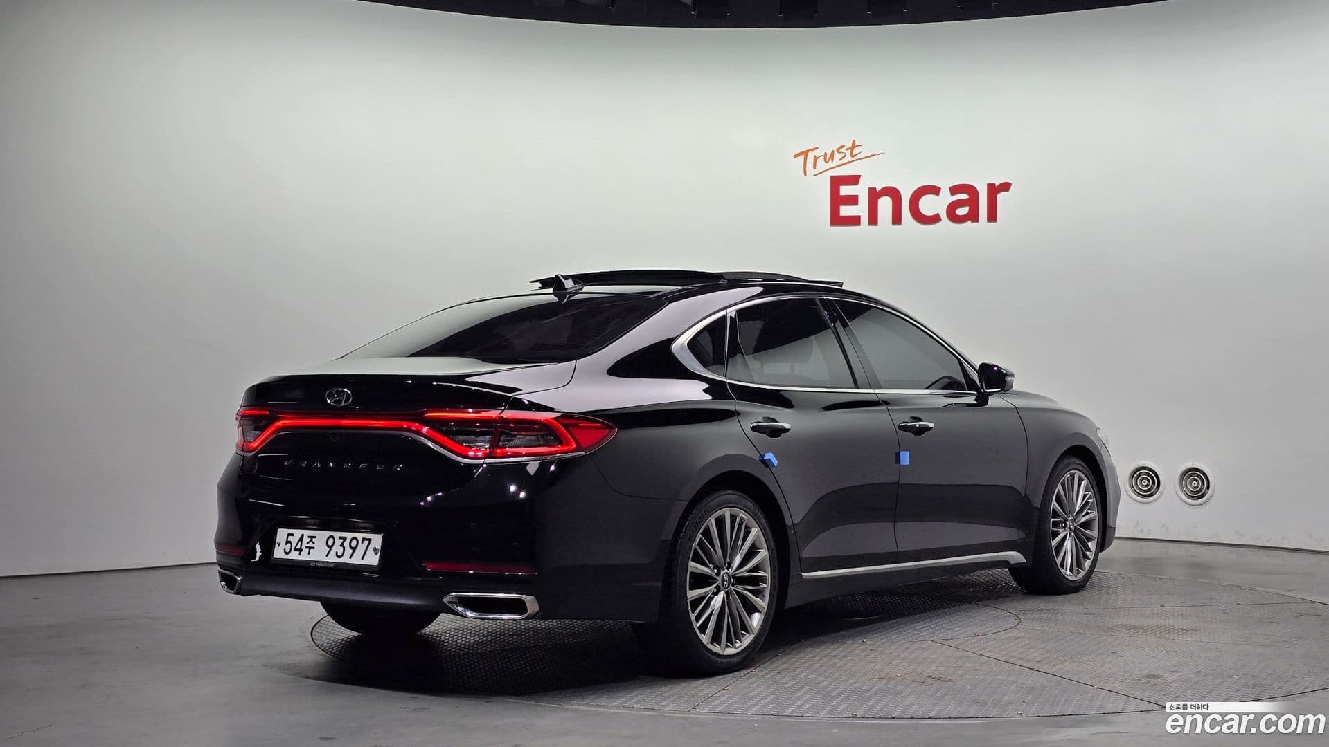 Main__Slider__Photo:Grandeur Hyundai 2018.0-1