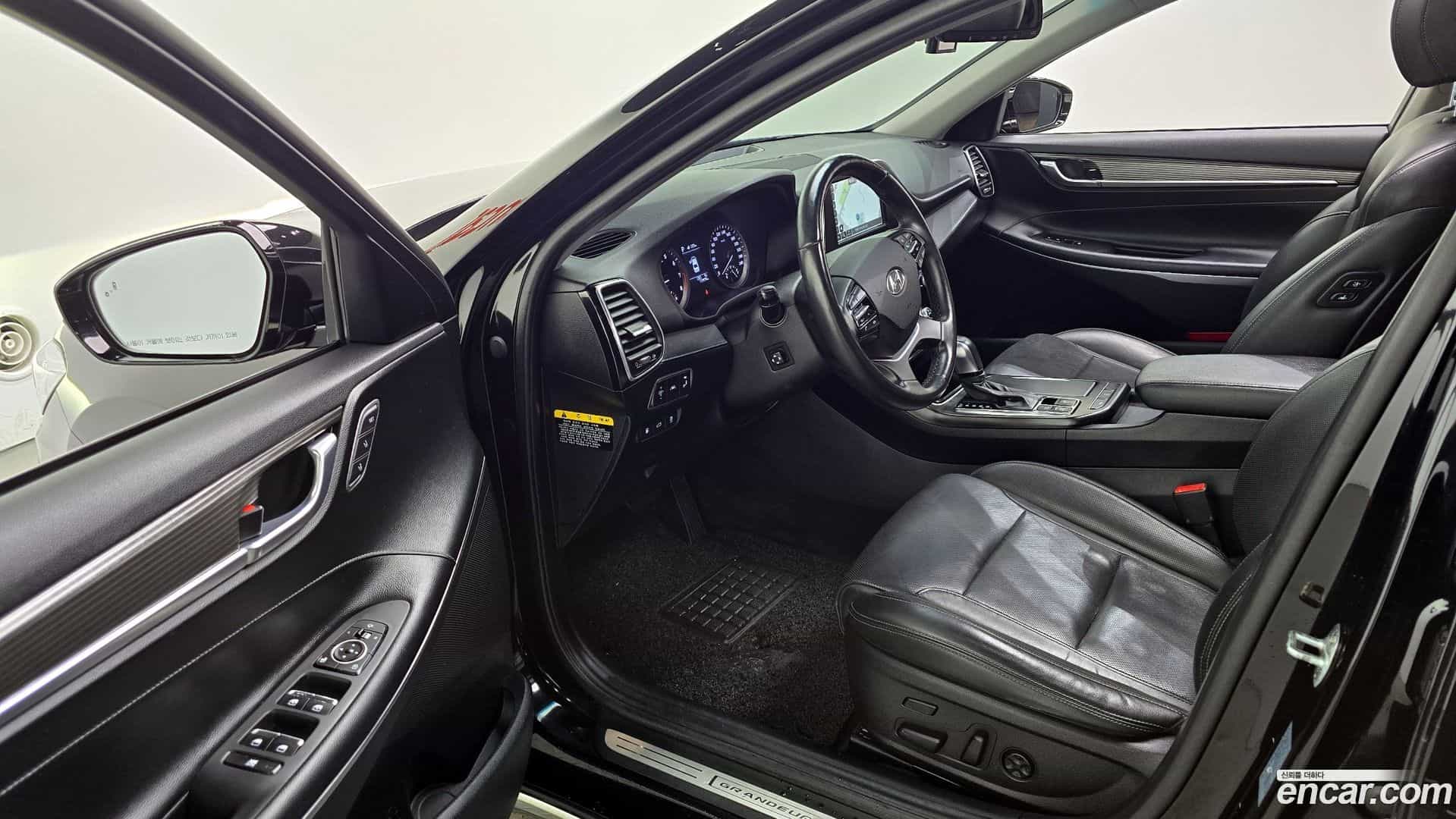 Grandeur Hyundai 2018.0-INNER-010