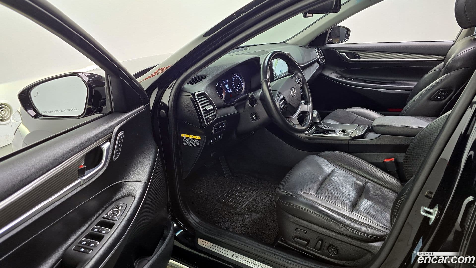 Main__Slider__Photo:Grandeur Hyundai 2018.0-9